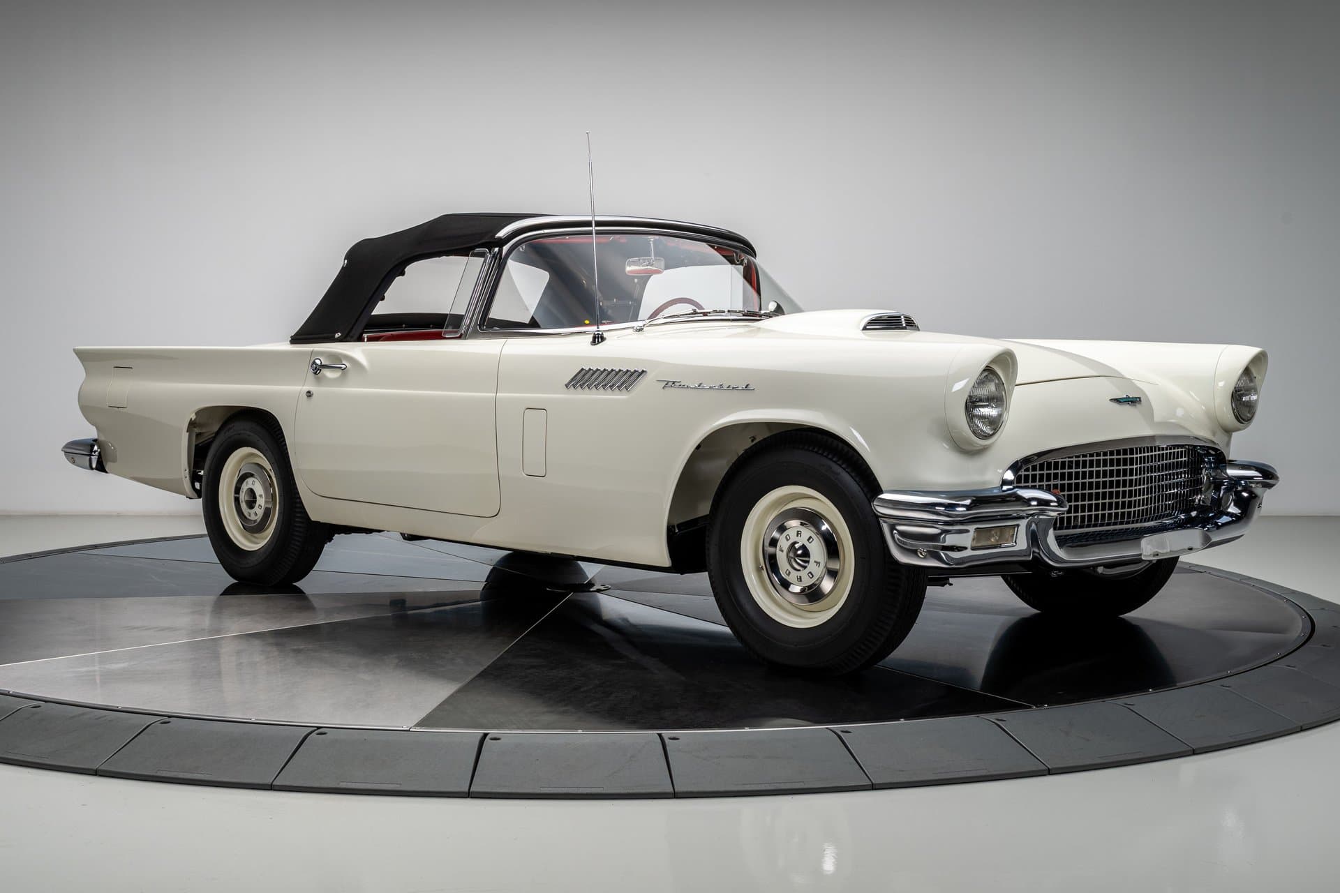 1957 Ford Thunderbird thumbnail 3