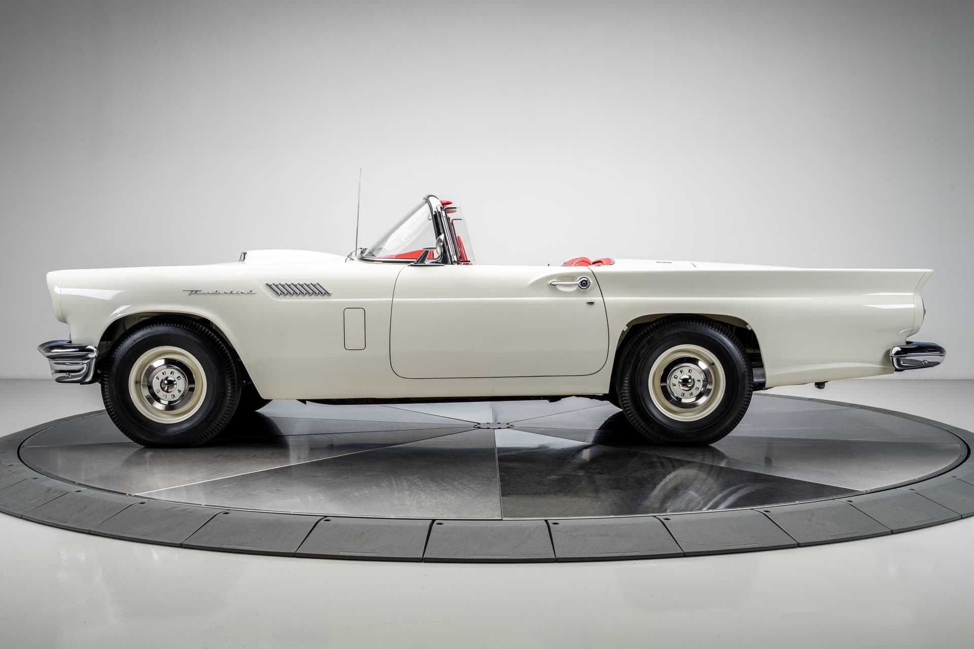 1957 Ford Thunderbird thumbnail 5