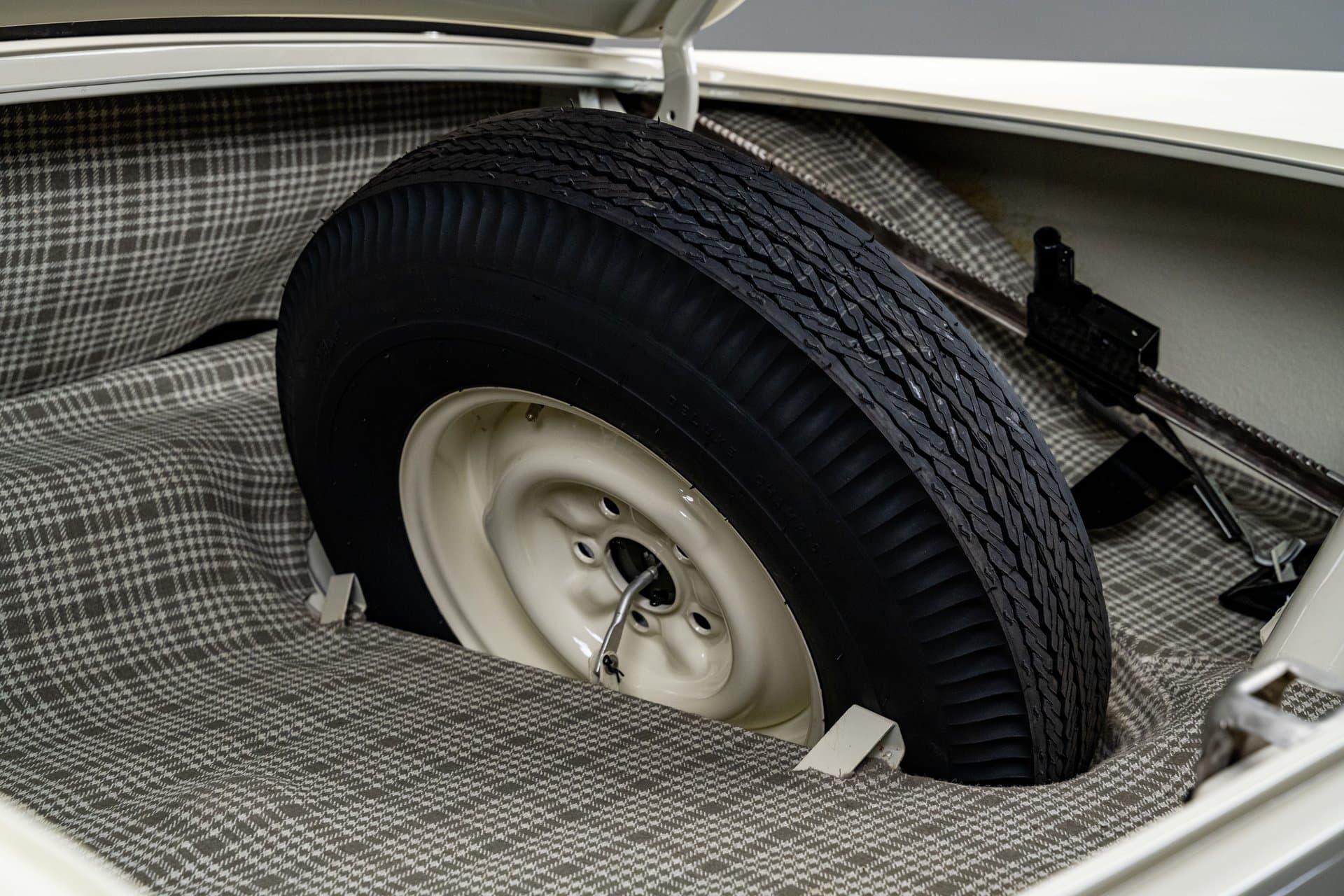 1957 Ford Thunderbird thumbnail 12