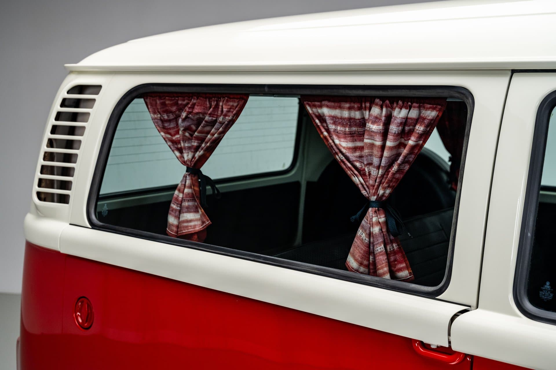 1977 Volkswagen Type 2 Bus thumbnail 12
