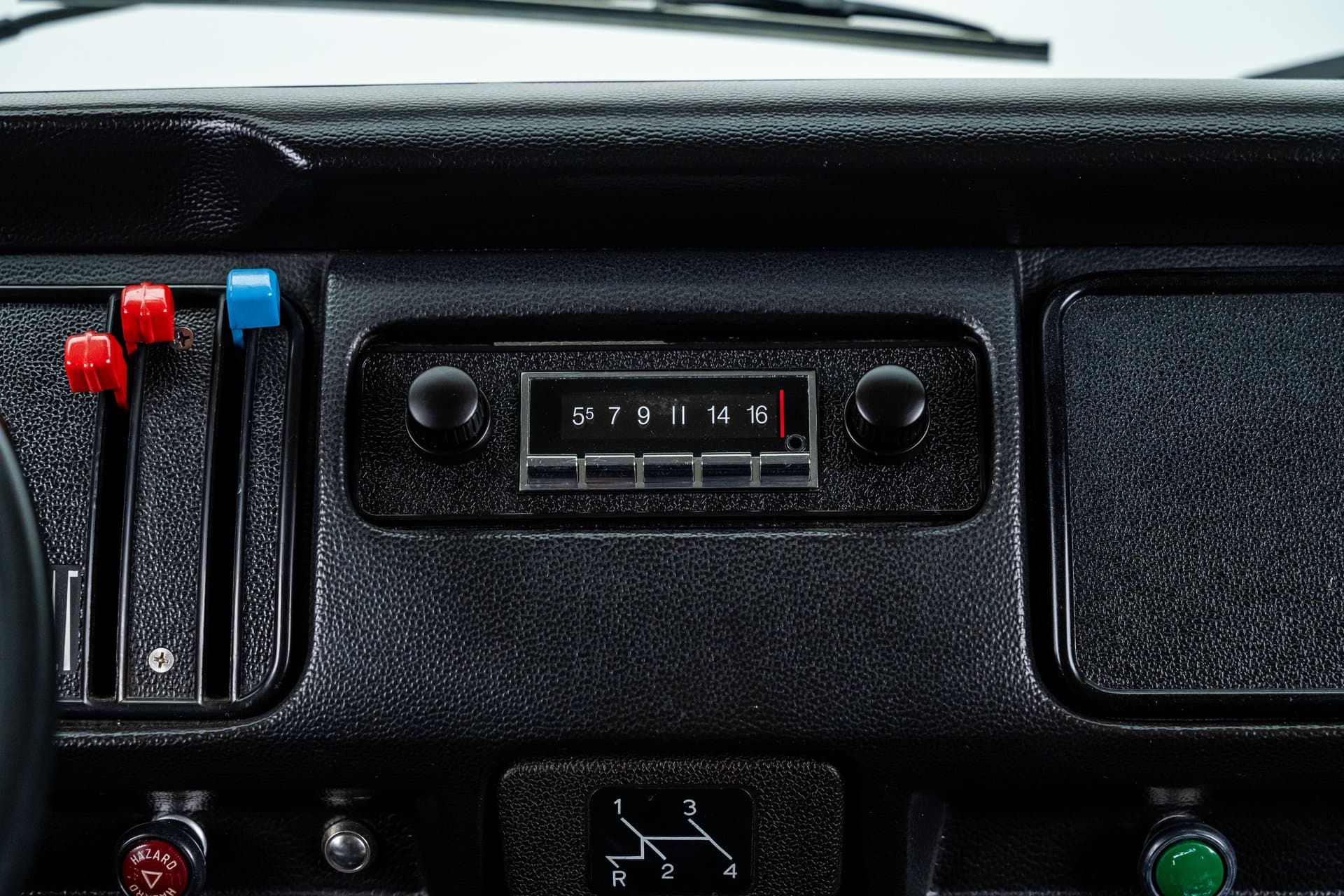 1977 Volkswagen Type 2 Bus thumbnail 23