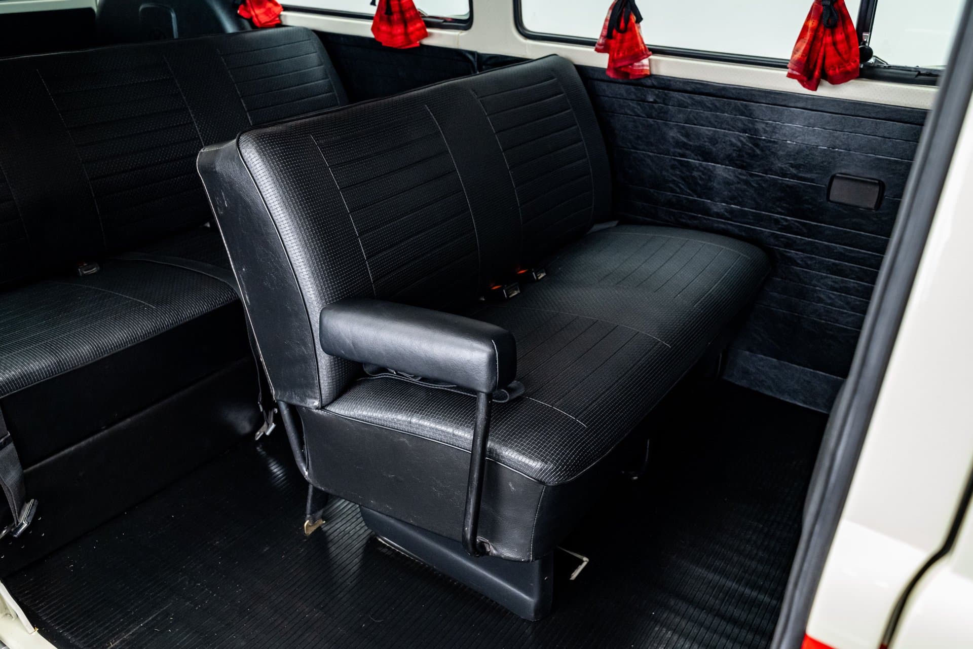 1977 Volkswagen Type 2 Bus thumbnail 26