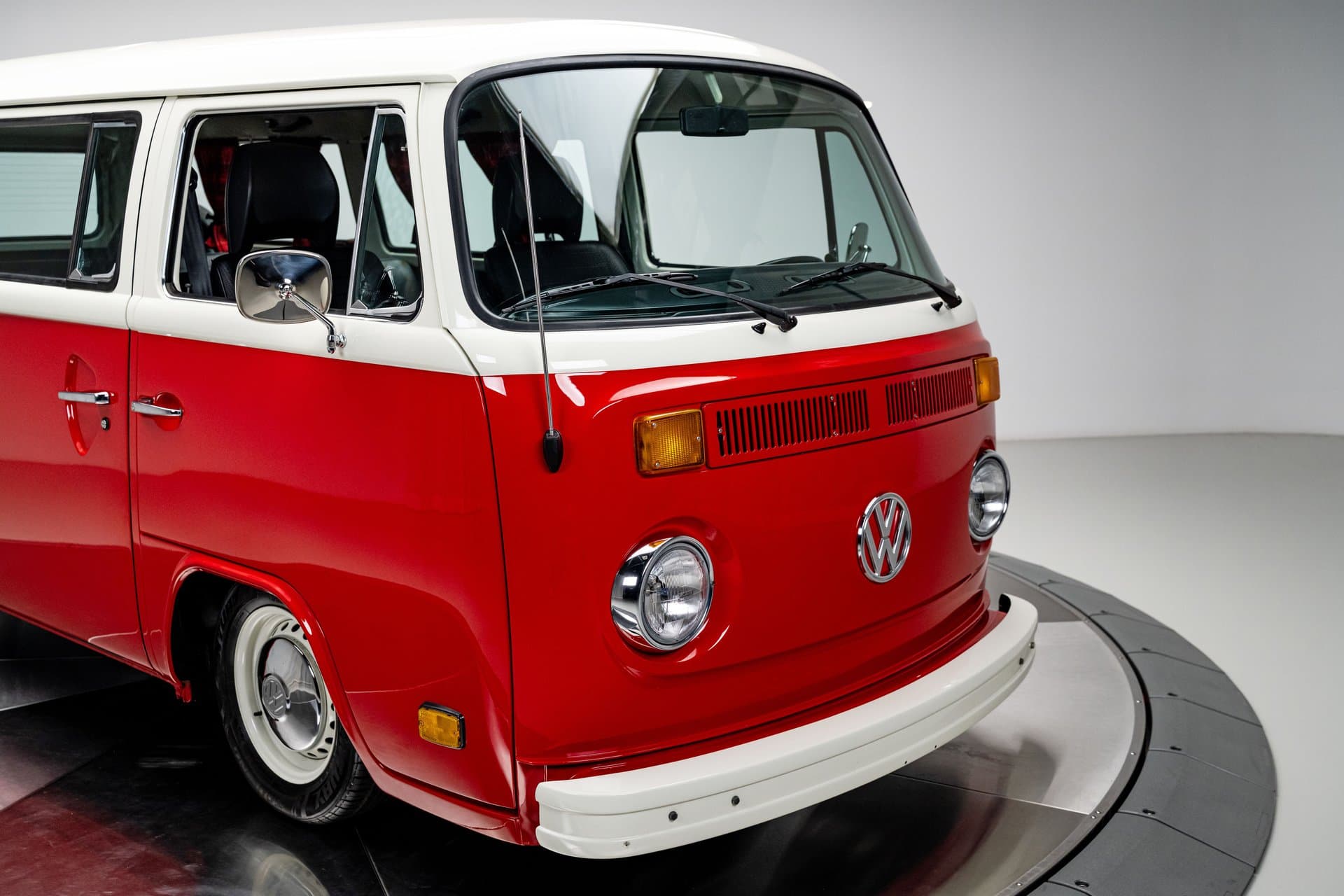 1977 Volkswagen Type 2 Bus thumbnail 5