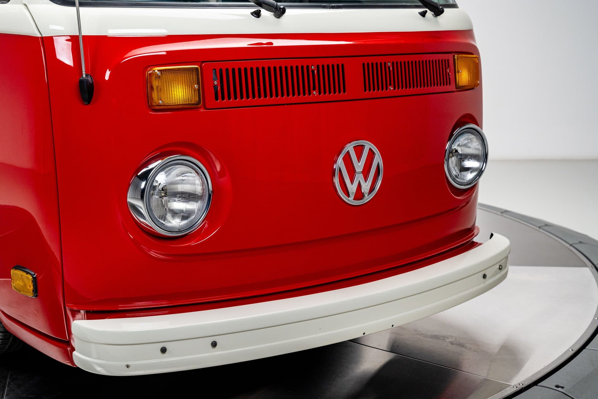 1977 Volkswagen Type 2 Bus thumbnail 6