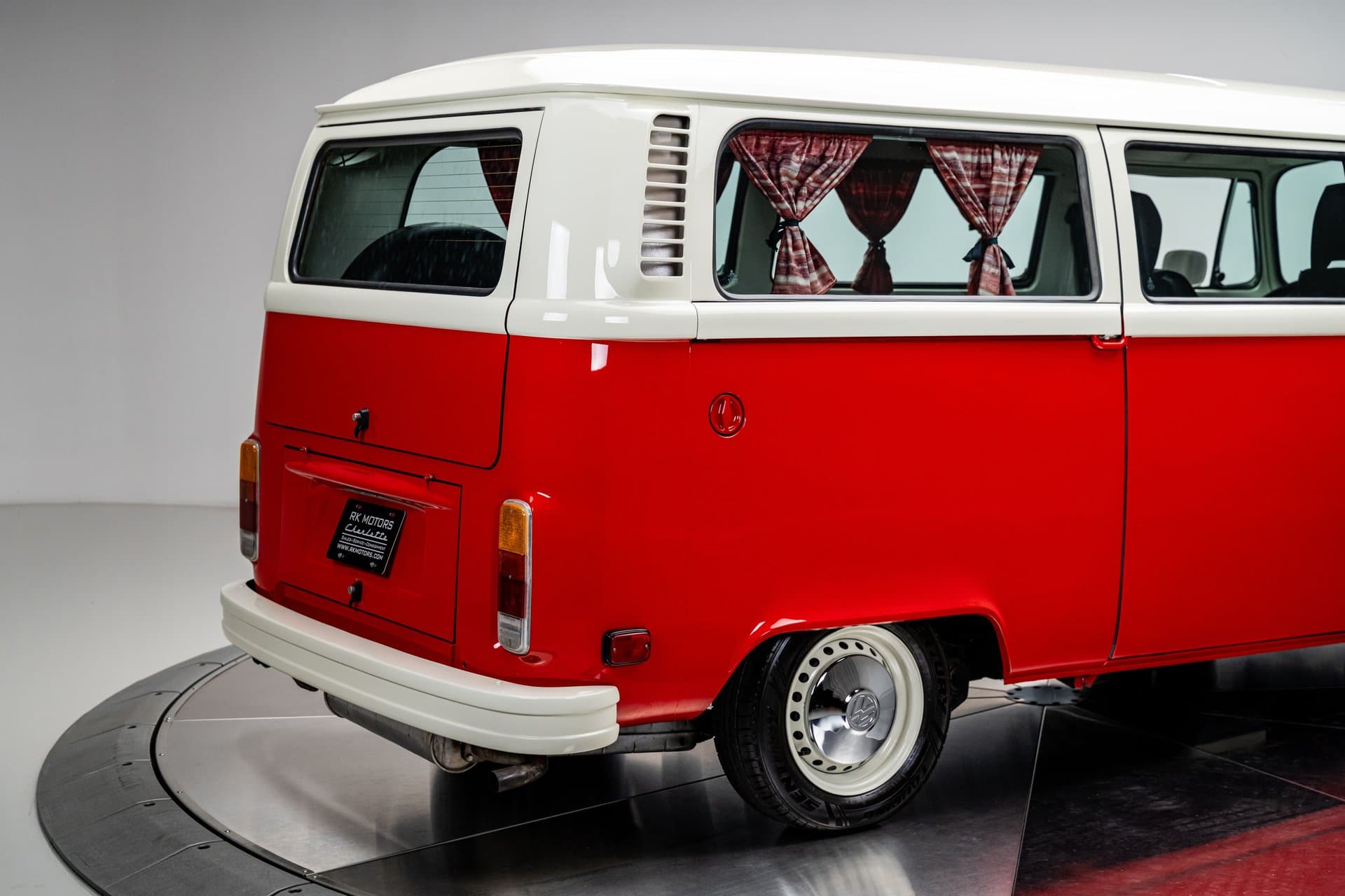 1977 Volkswagen Type 2 Bus thumbnail 3
