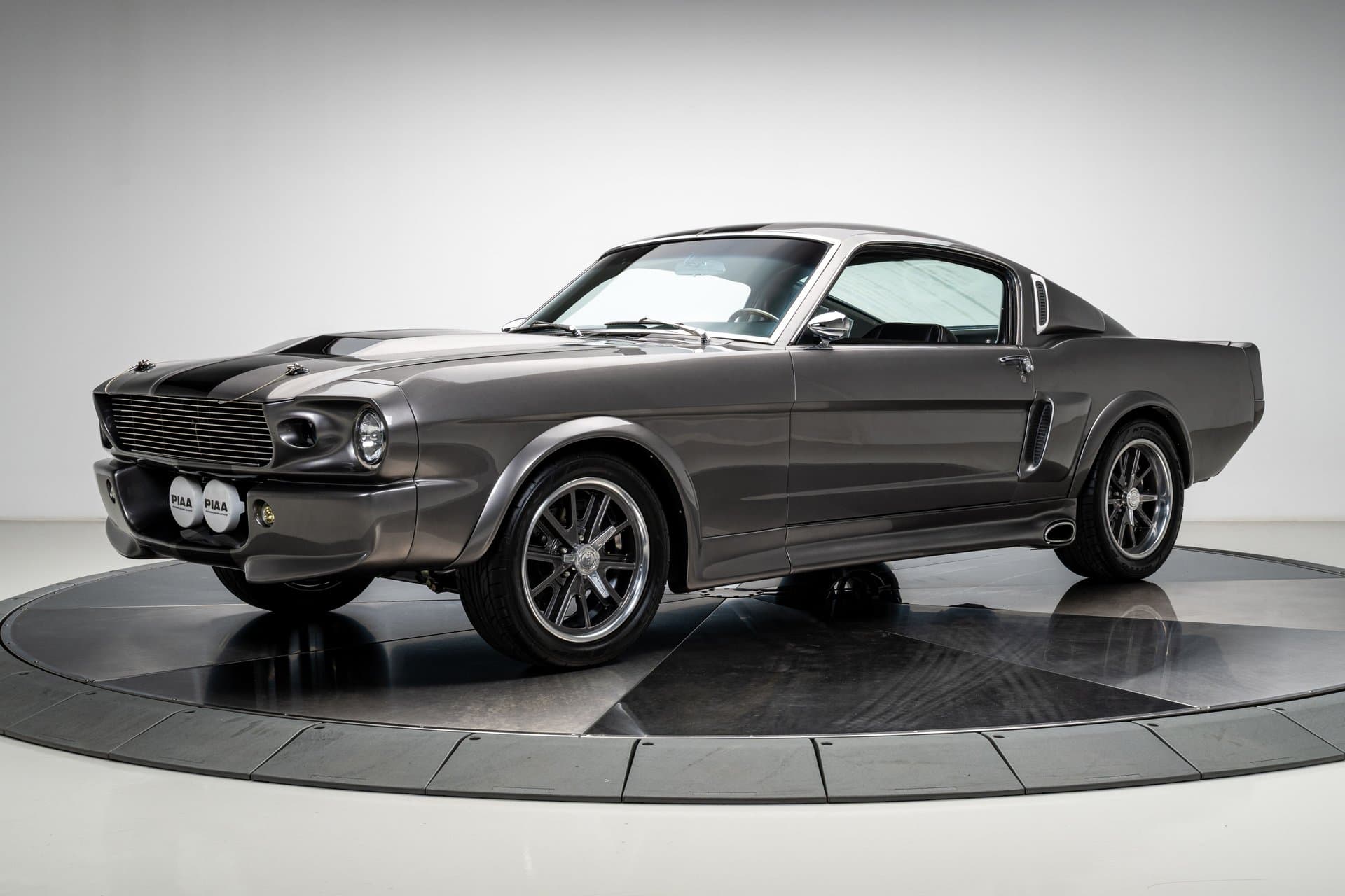 1965 Ford Mustang Fastback thumbnail 3