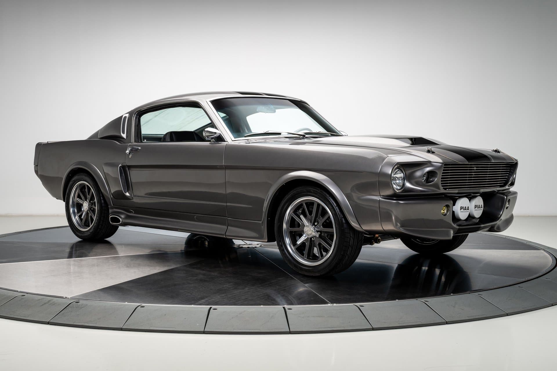 1965 Ford Mustang Fastback thumbnail 4