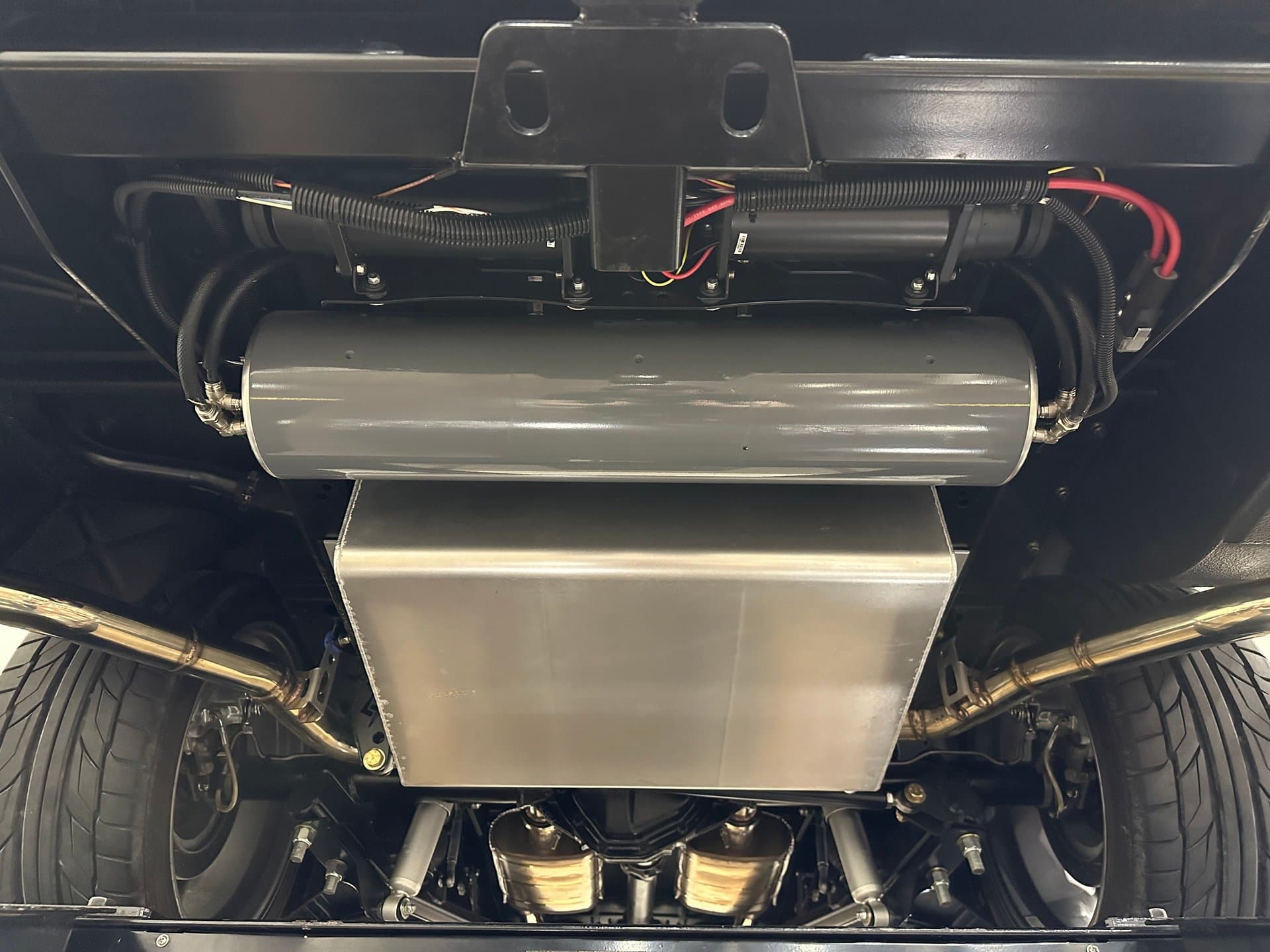 1972 Chevrolet Suburban thumbnail 25