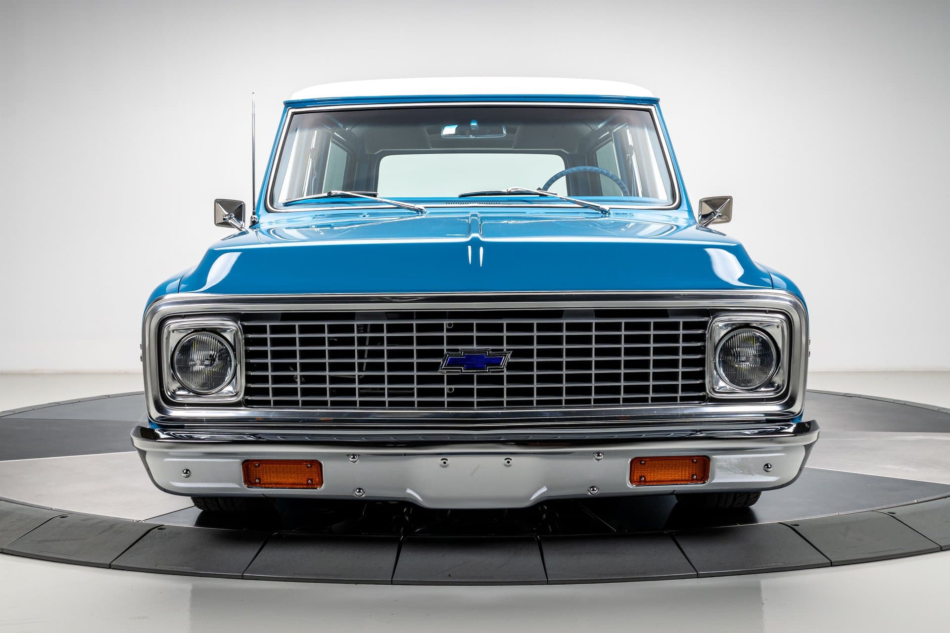 1972 Chevrolet Suburban thumbnail 3
