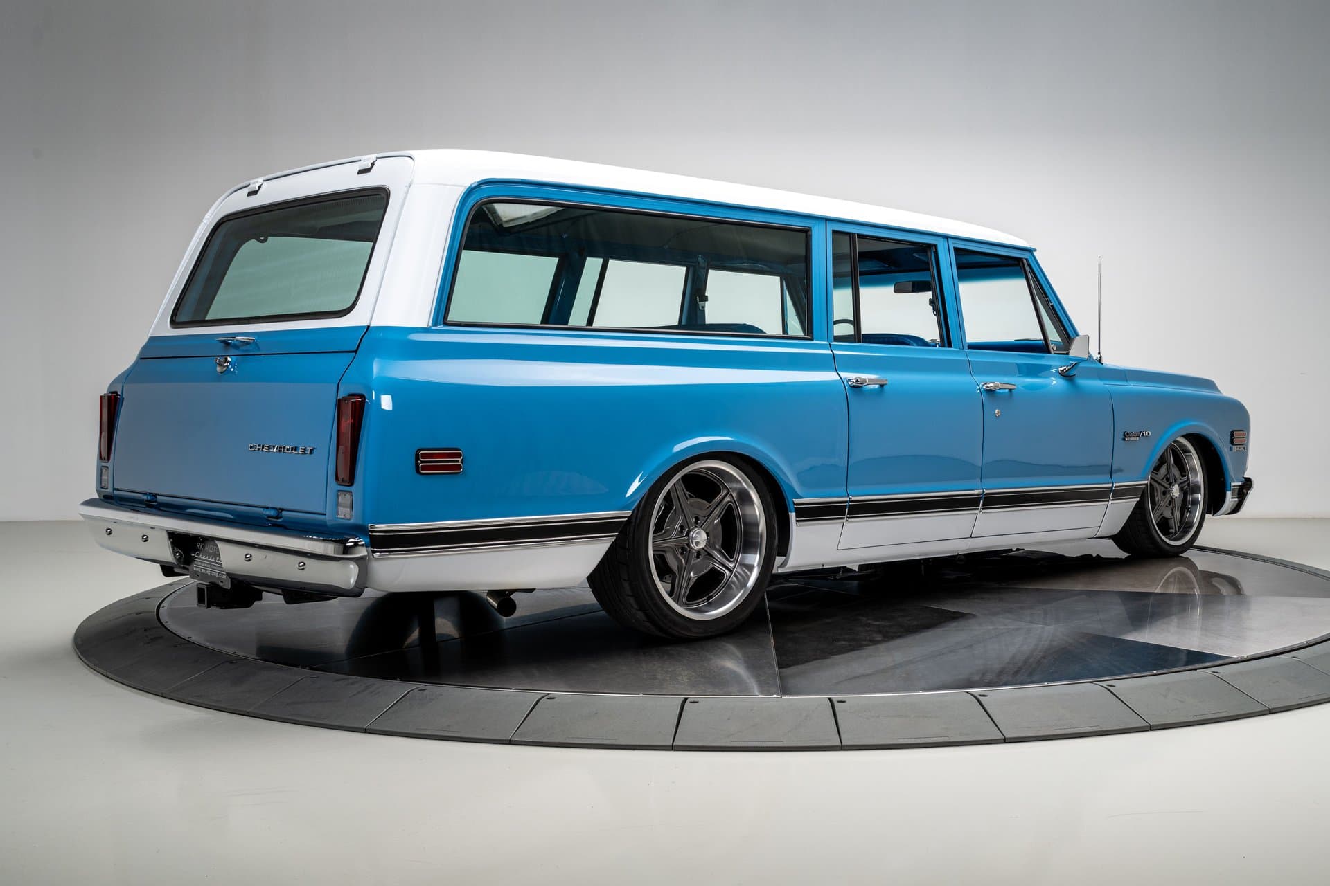 1972 Chevrolet Suburban thumbnail 7