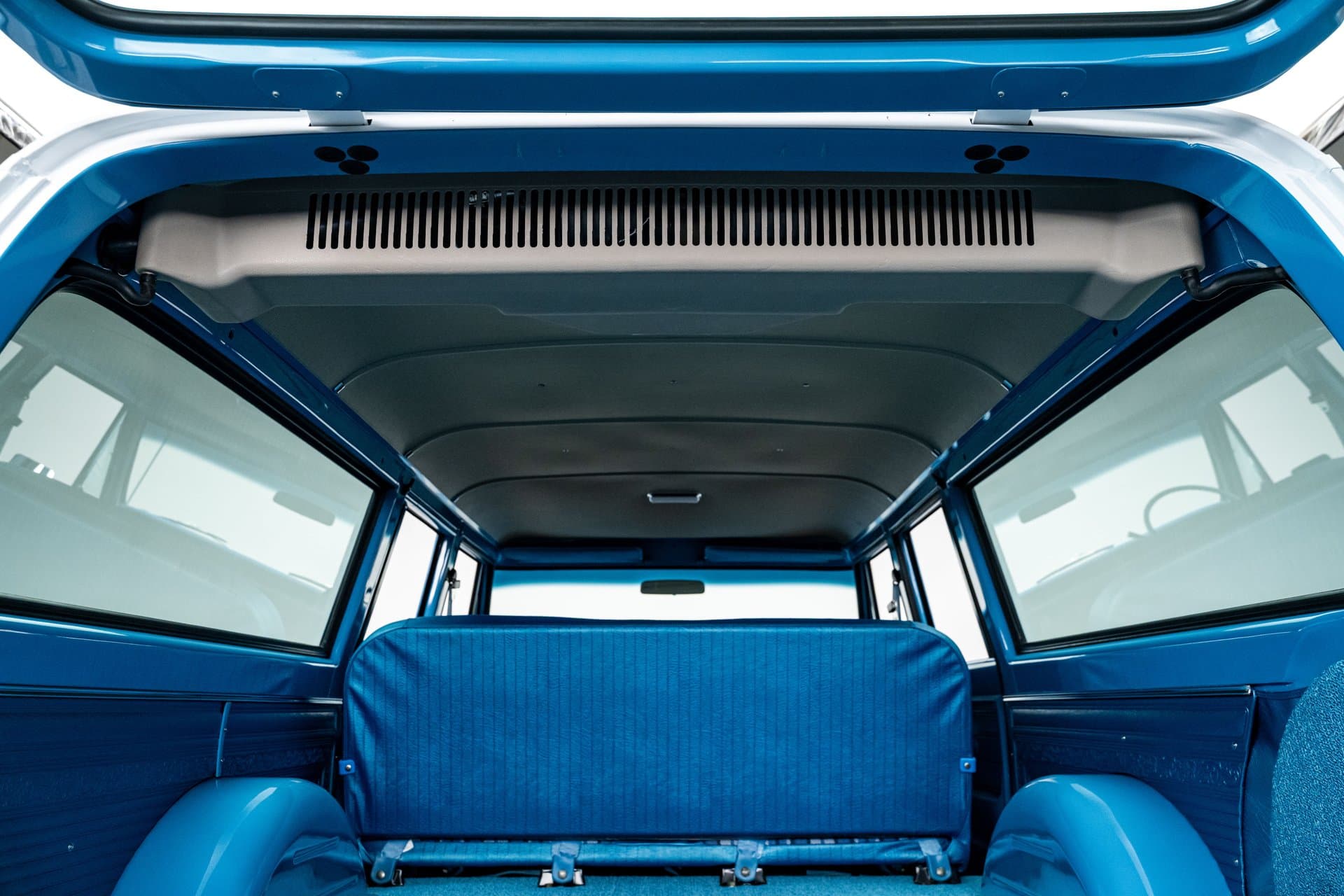 1972 Chevrolet Suburban thumbnail 13