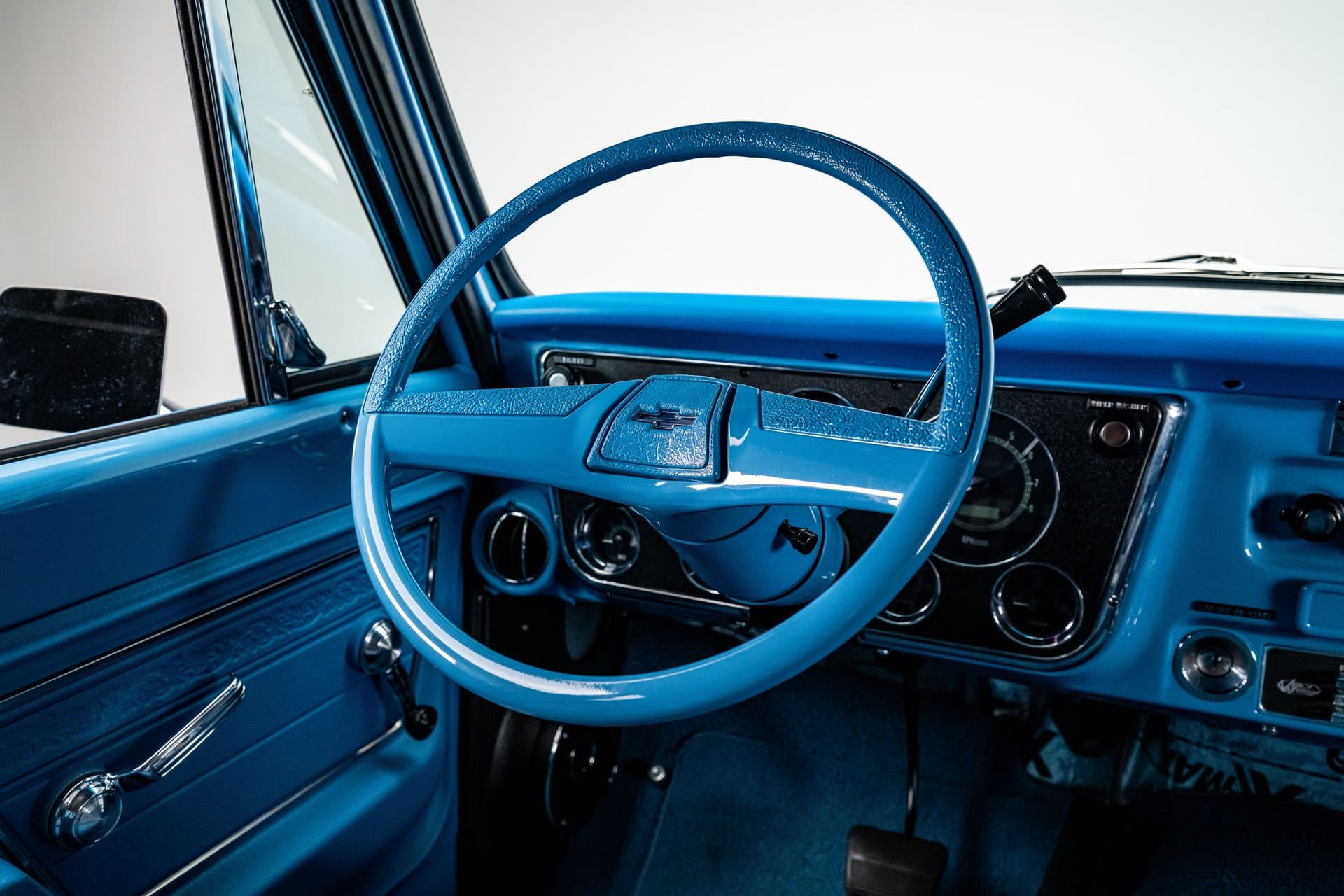 1972 Chevrolet Suburban thumbnail 16