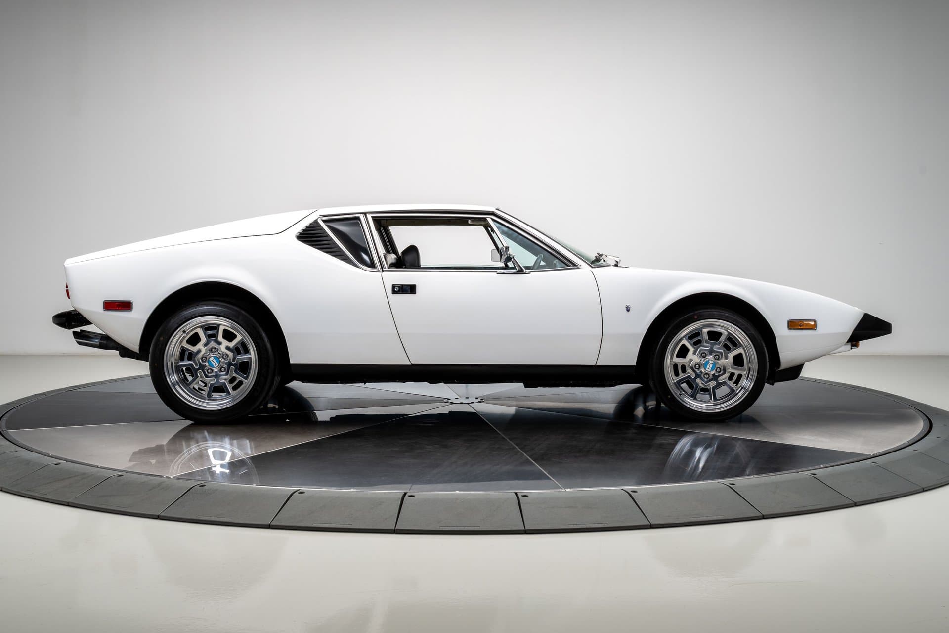 1974 De Tomaso Pantera L thumbnail 6