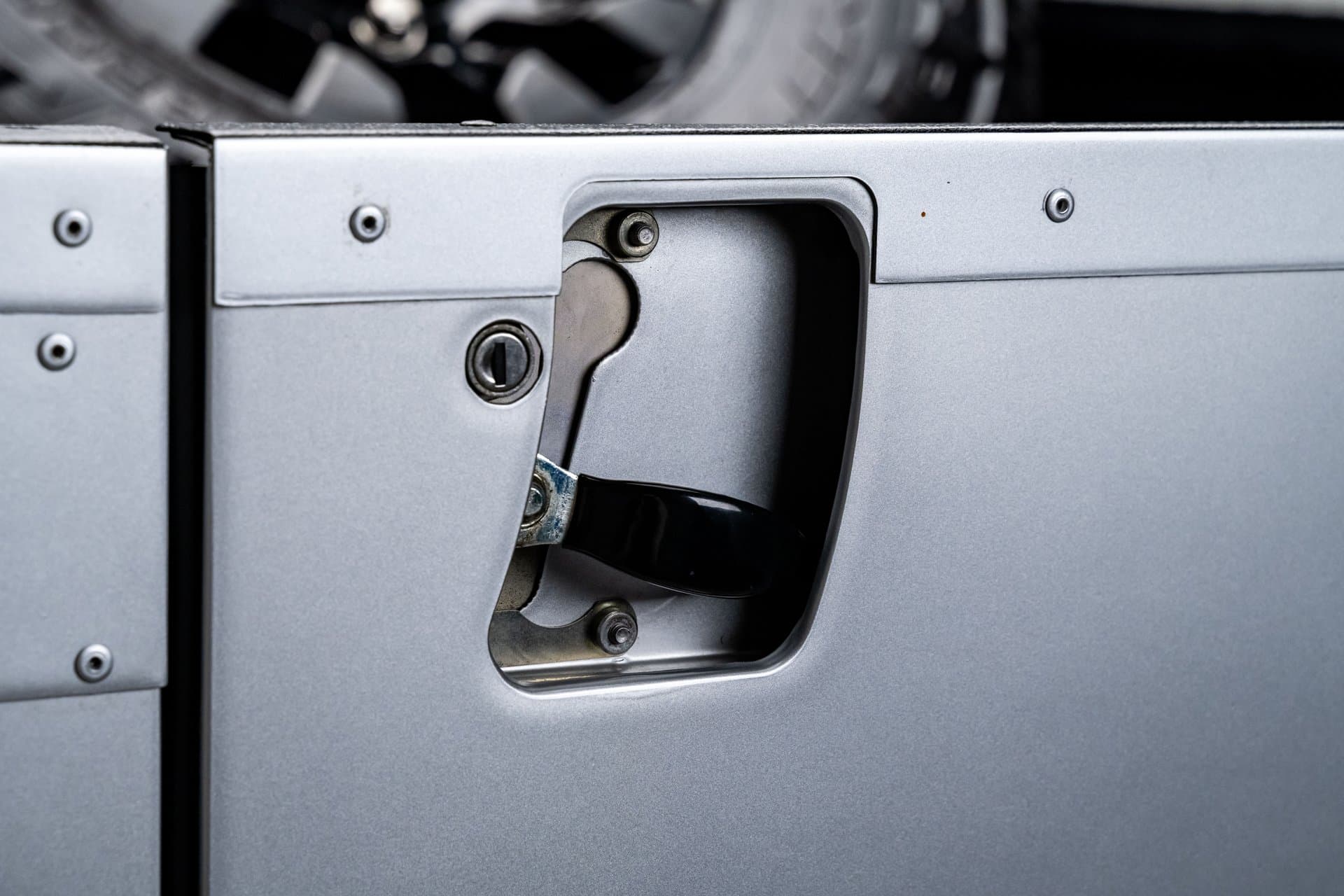 1993 Land Rover Defender 130 thumbnail 9