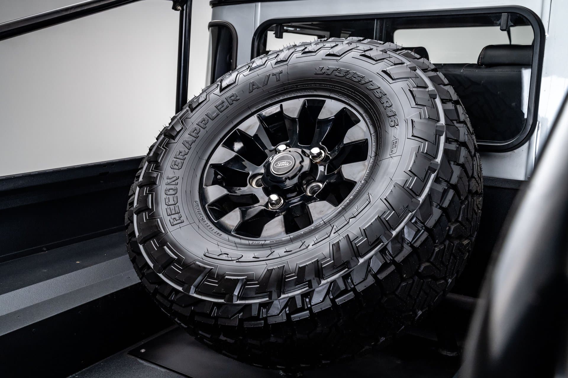 1993 Land Rover Defender 130 thumbnail 10