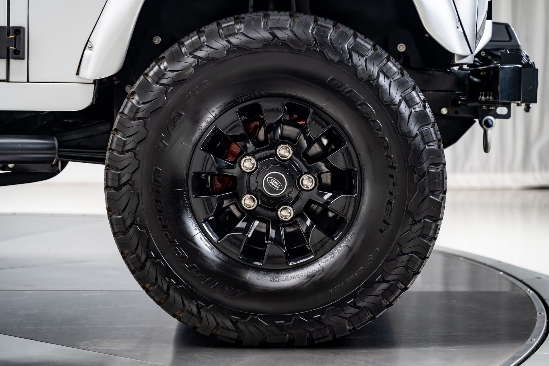 1993 Land Rover Defender 130 thumbnail 14
