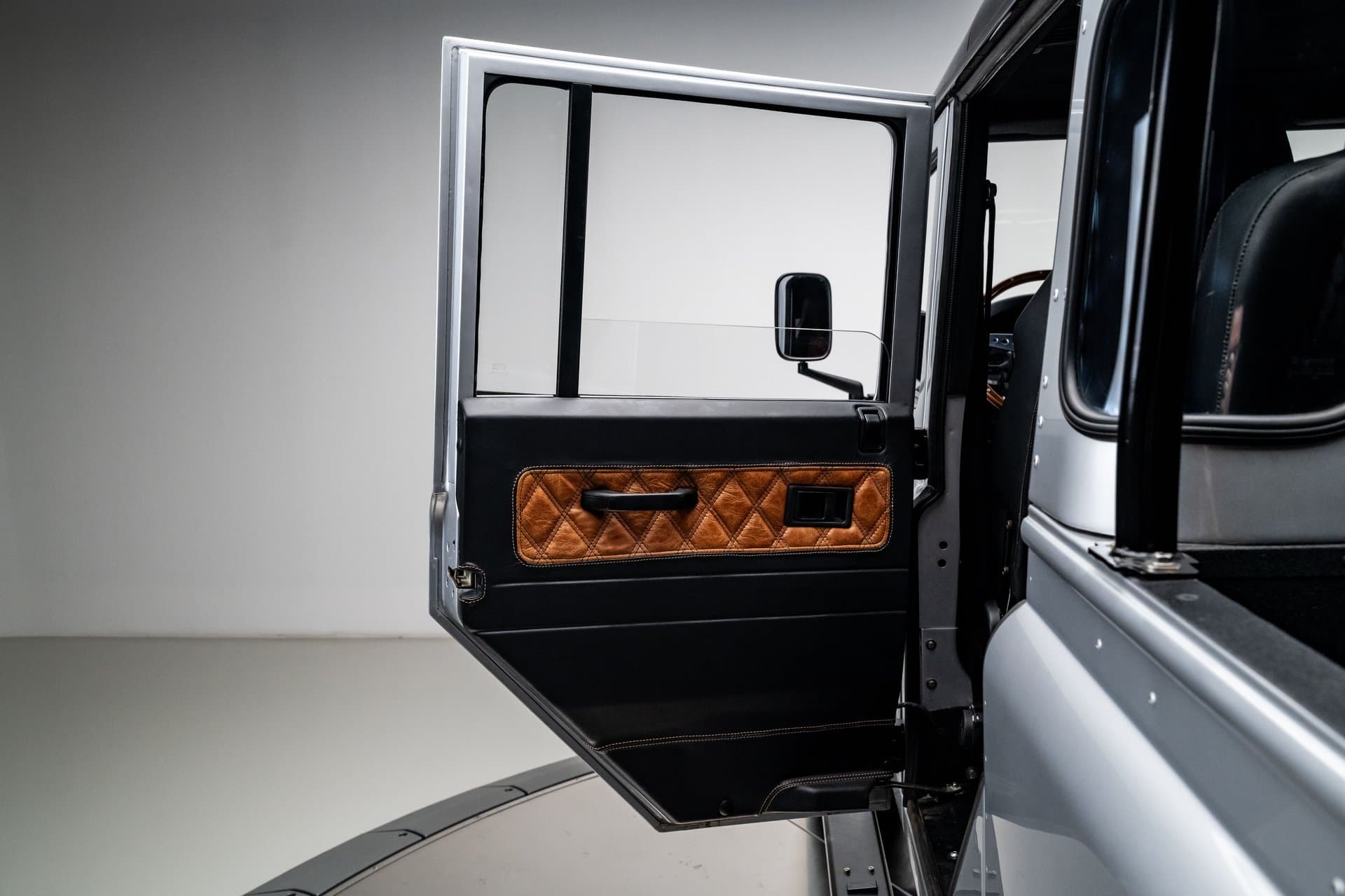 1993 Land Rover Defender 130 thumbnail 15