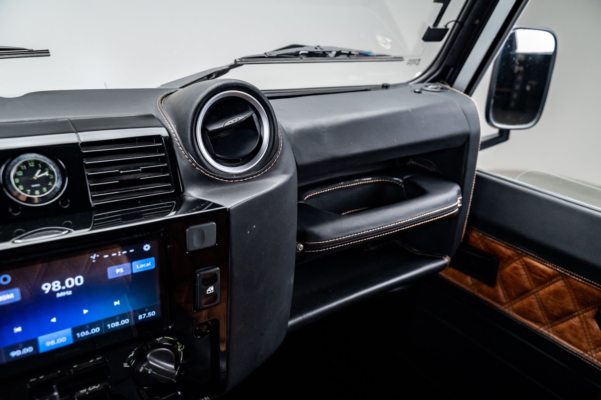 1993 Land Rover Defender 130 thumbnail 19