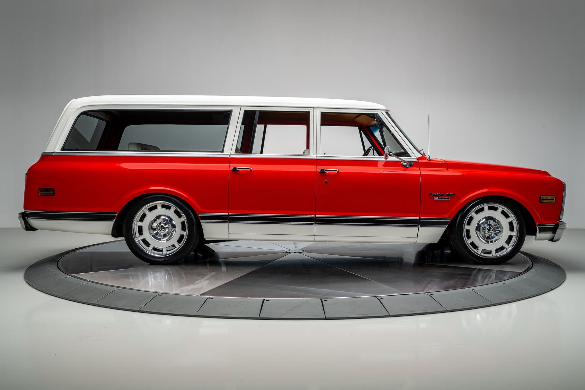 1969 Chevrolet Suburban thumbnail 7