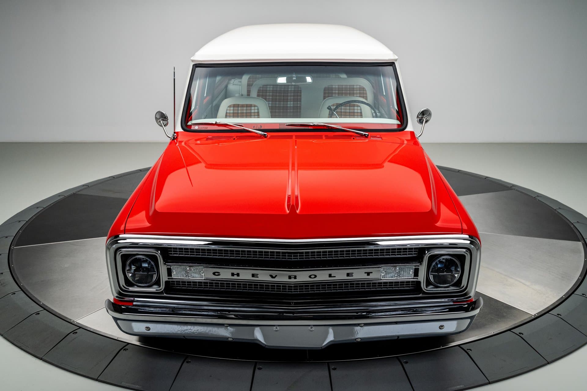 1969 Chevrolet Suburban thumbnail 4