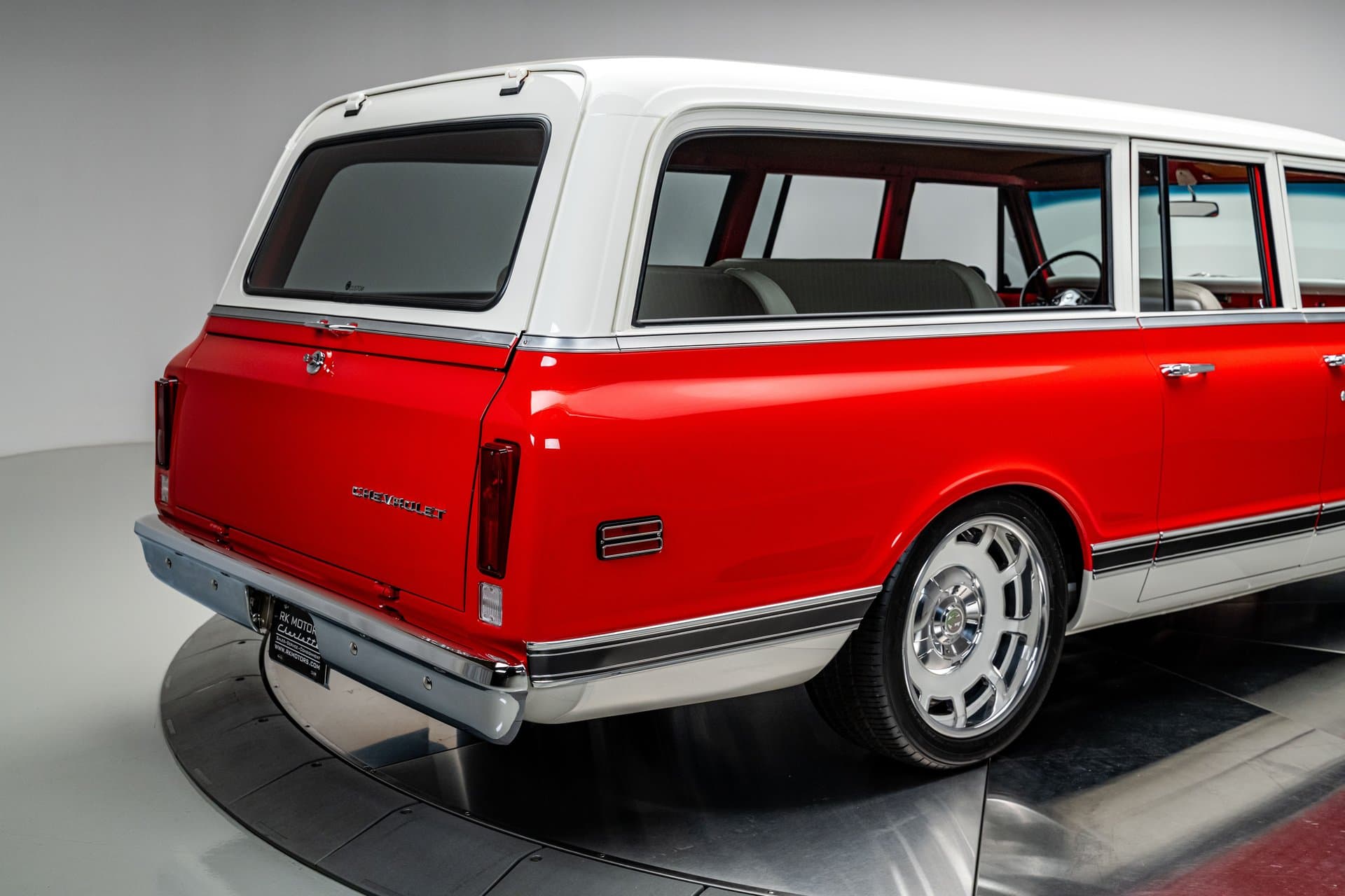 1969 Chevrolet Suburban thumbnail 9