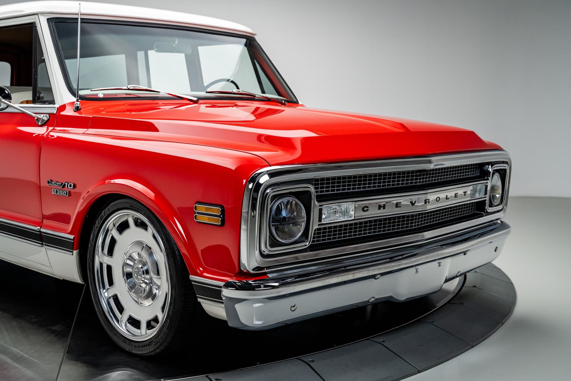 1969 Chevrolet Suburban thumbnail 5