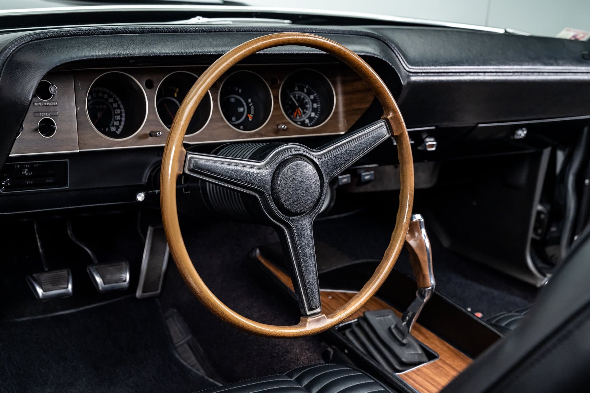 1970 Dodge Challenger R/T — photo 2