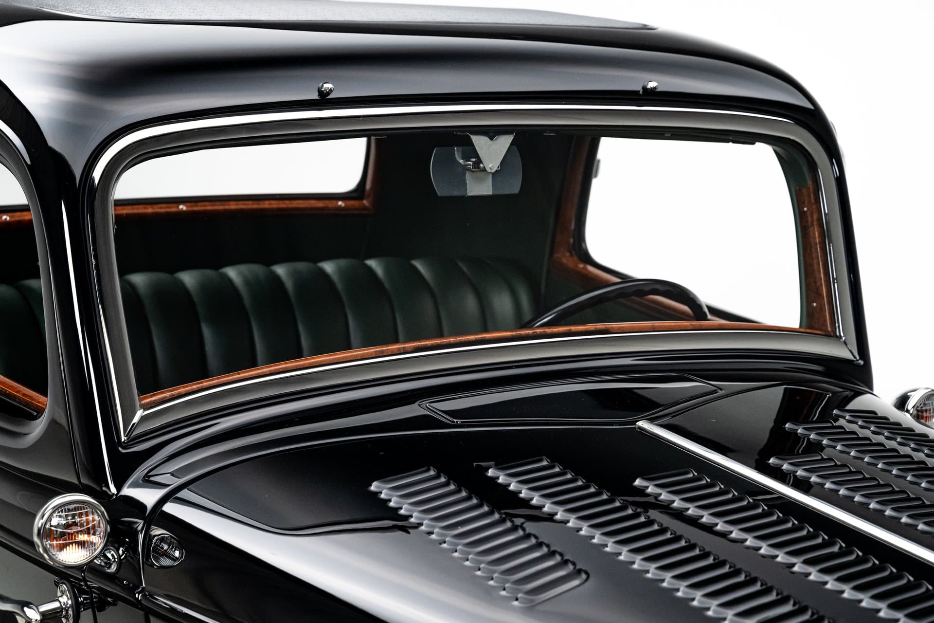1933 Ford Coupe thumbnail 4
