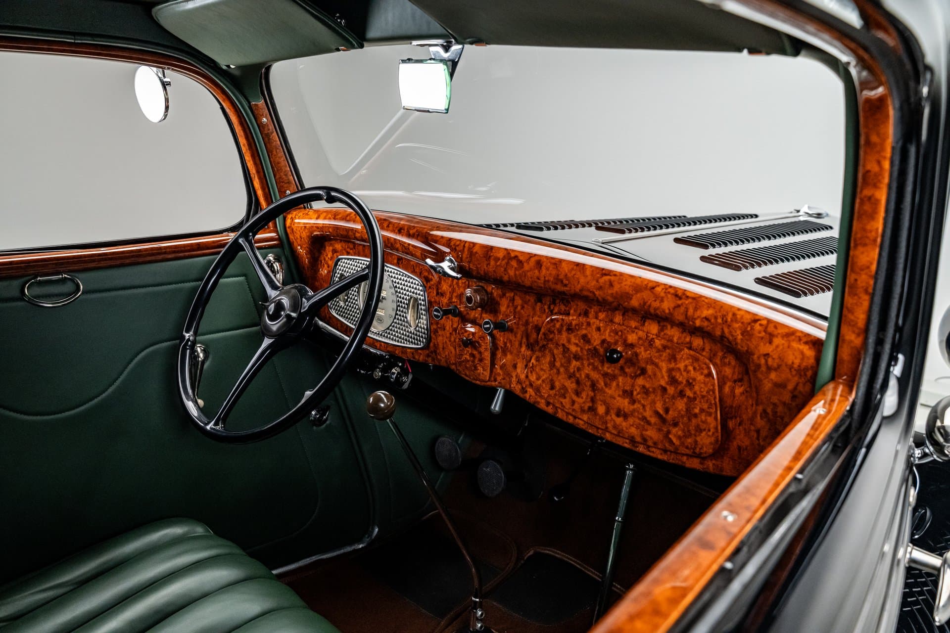 1933 Ford Coupe thumbnail 19