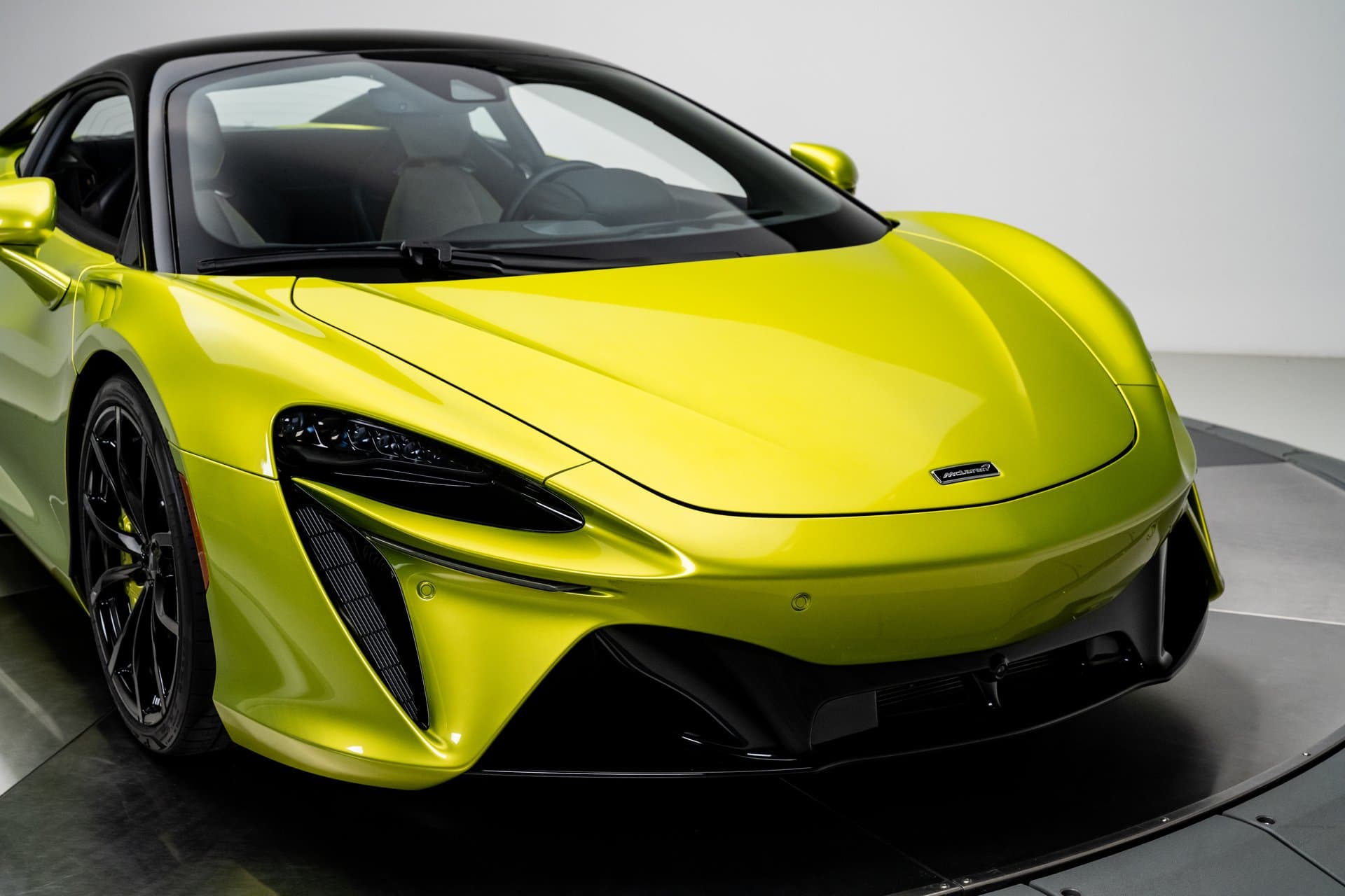 2023 Mclaren Artura thumbnail 4