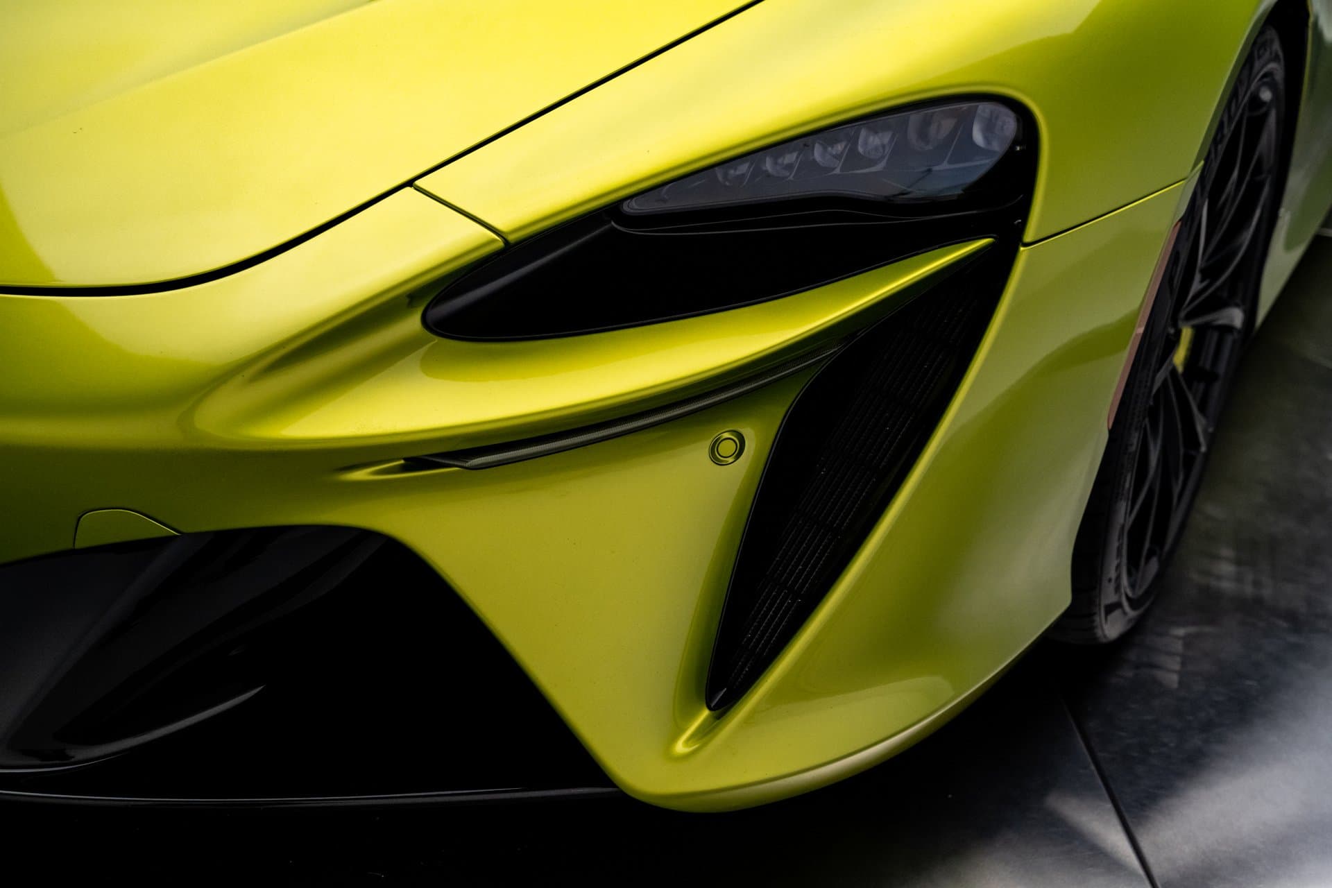 2023 Mclaren Artura thumbnail 5