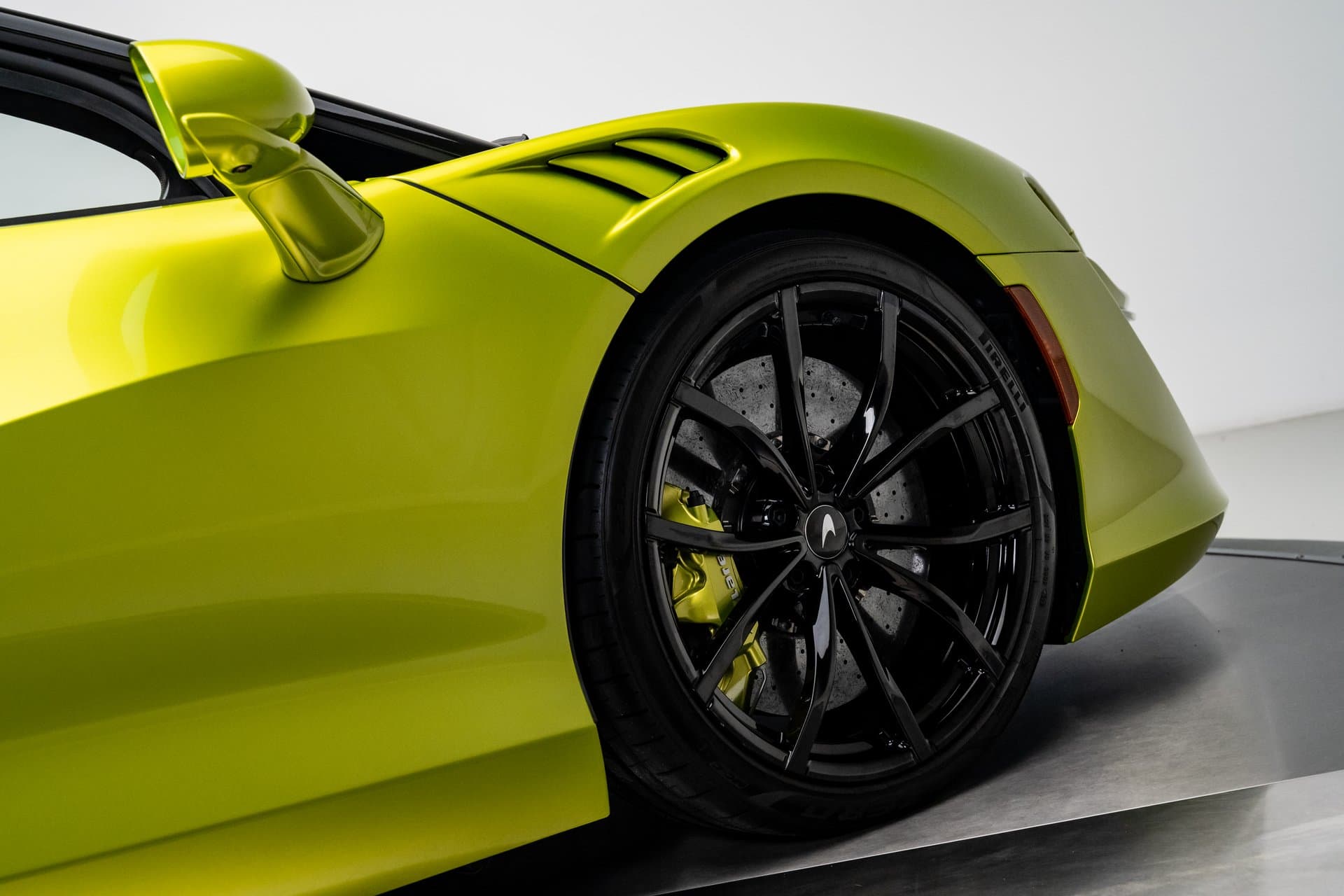 2023 Mclaren Artura thumbnail 6
