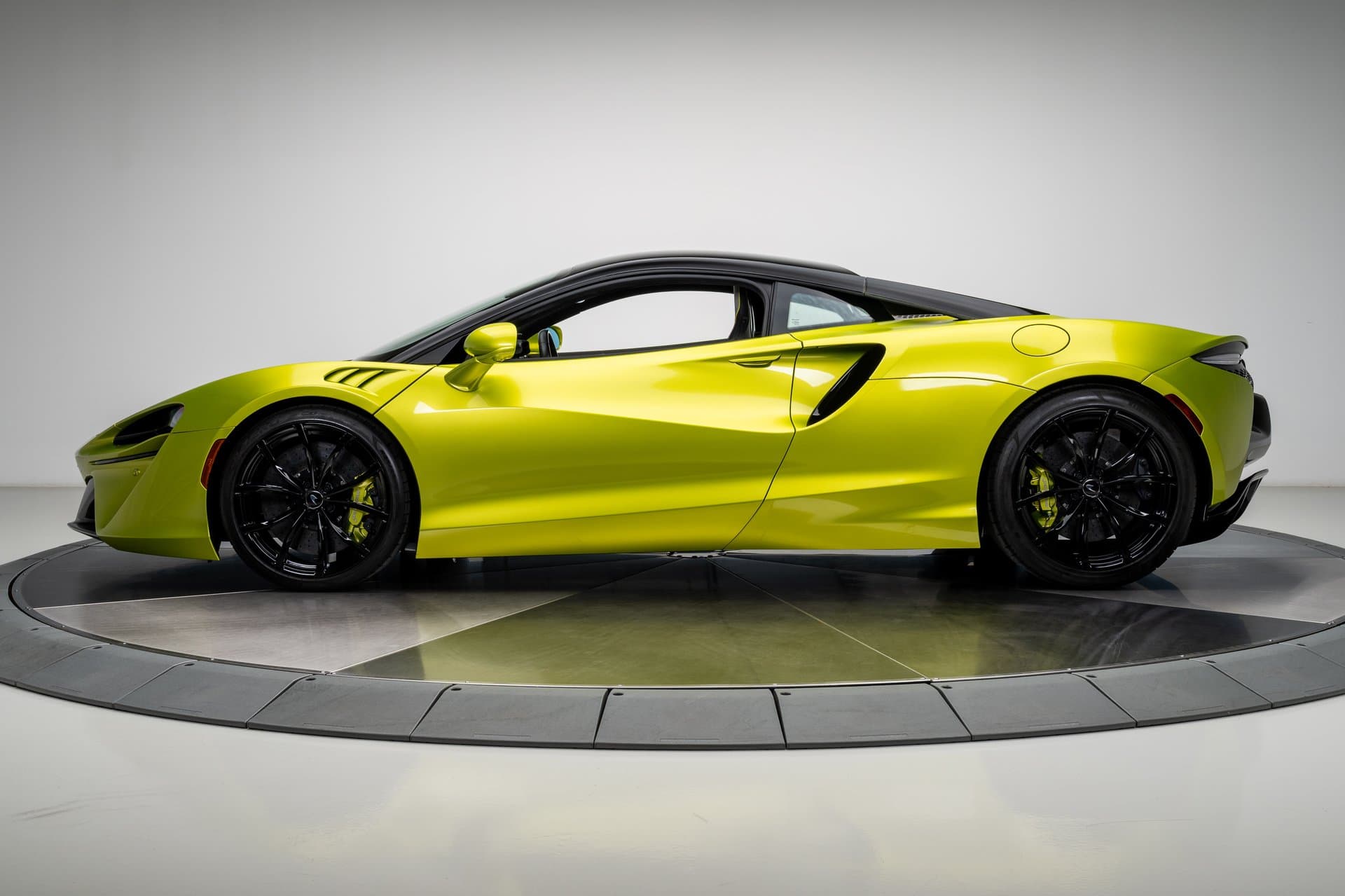 2023 Mclaren Artura thumbnail 7