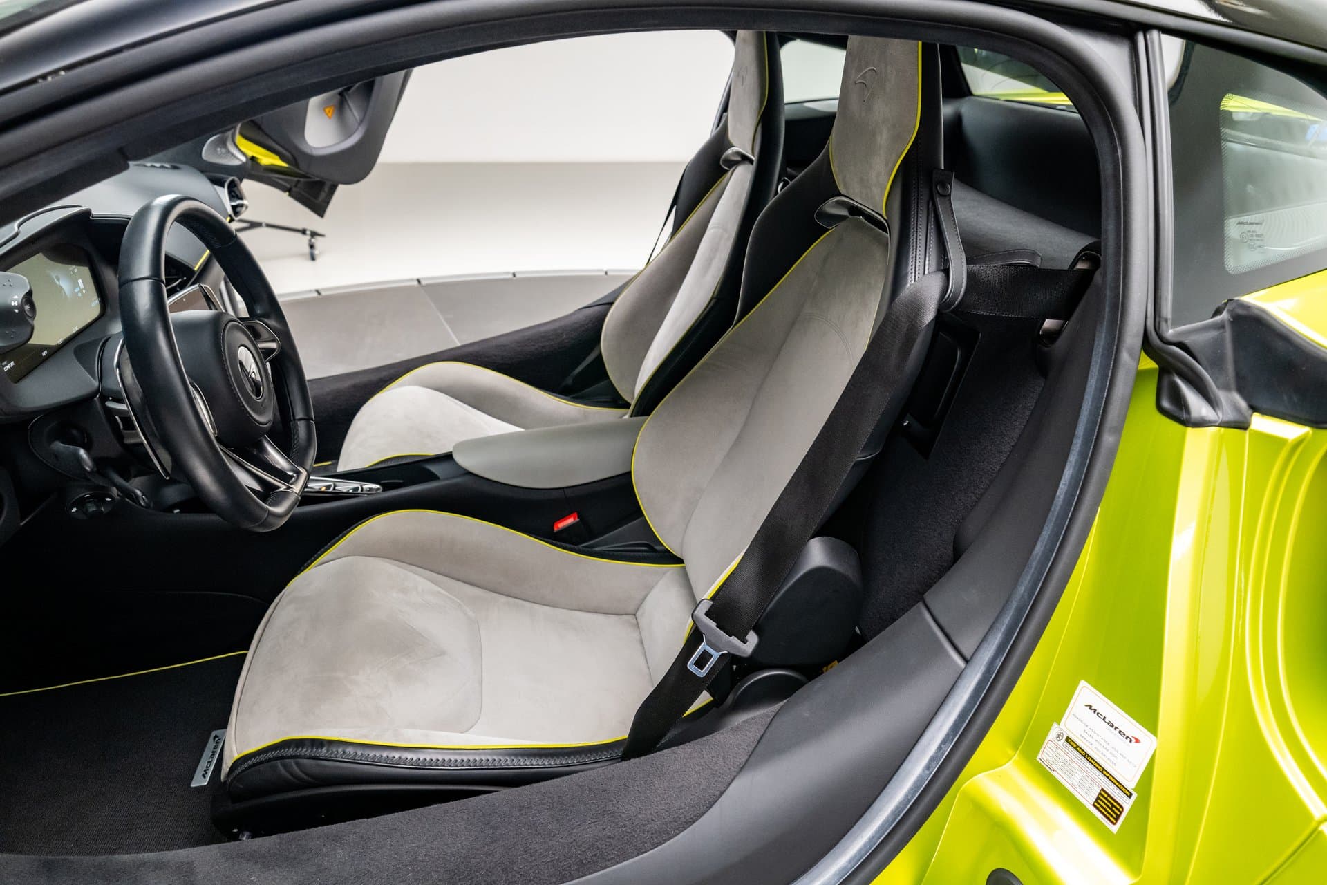 2023 Mclaren Artura thumbnail 18