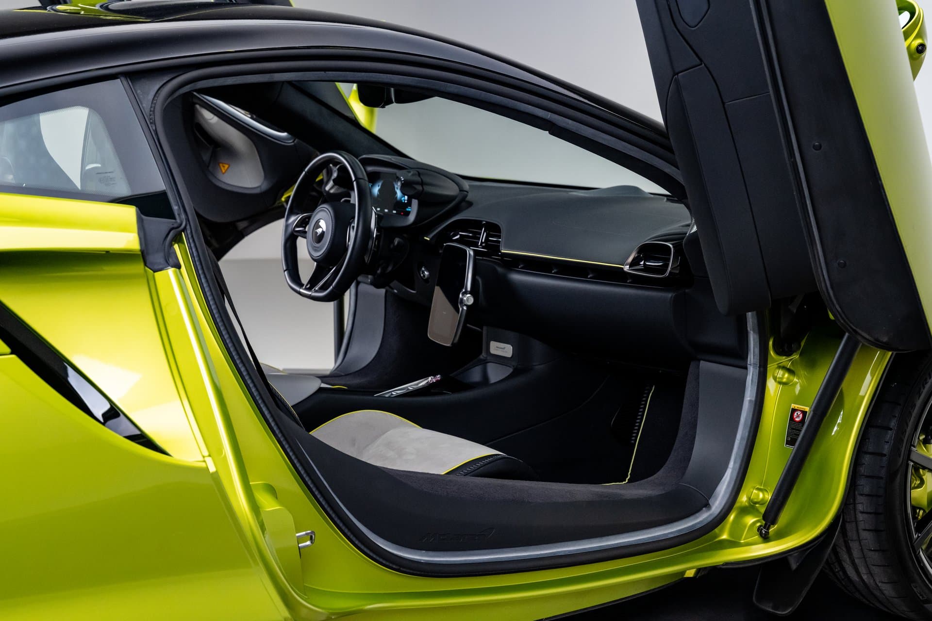 2023 Mclaren Artura thumbnail 26