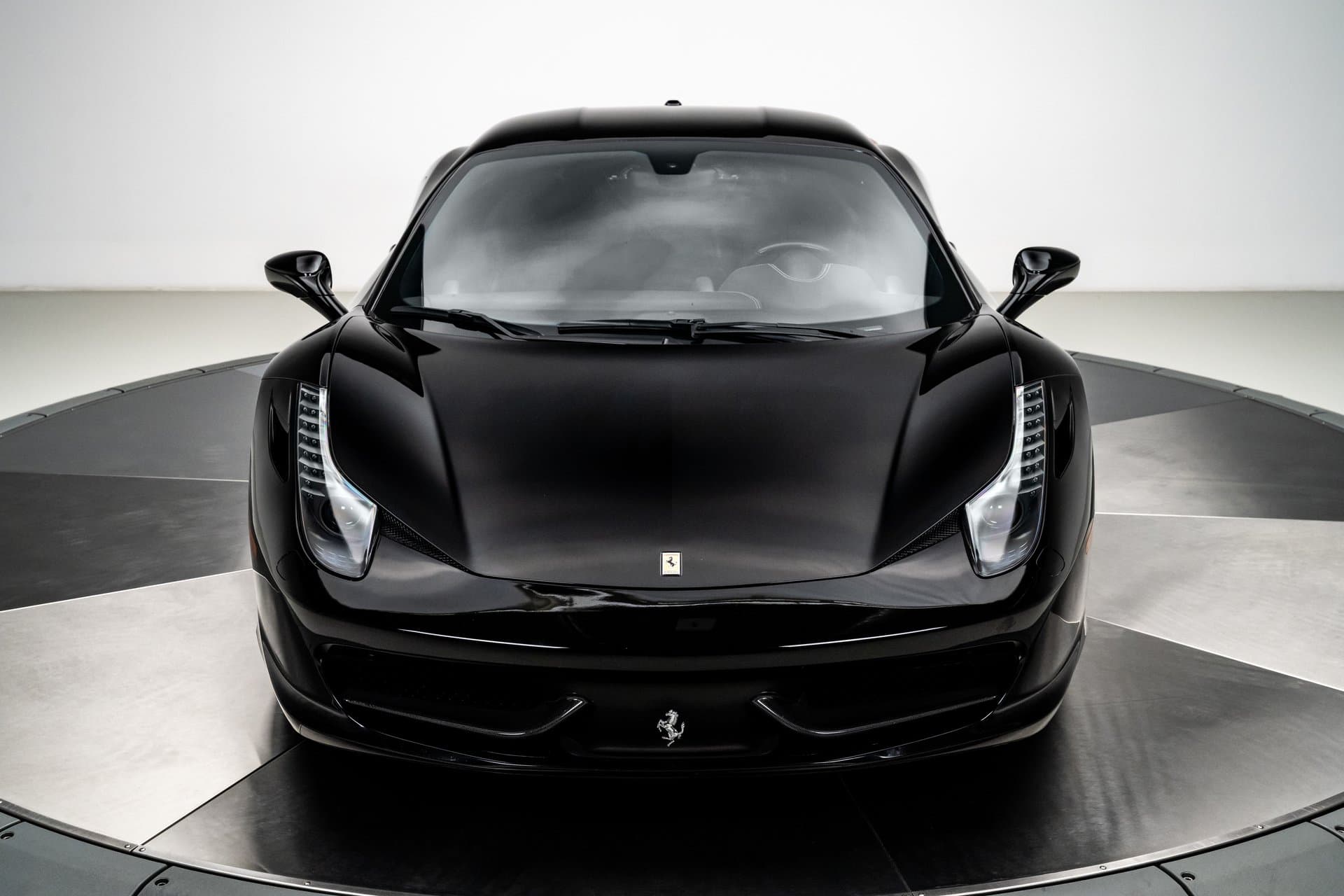 2010 Ferrari 458 Italia thumbnail 4