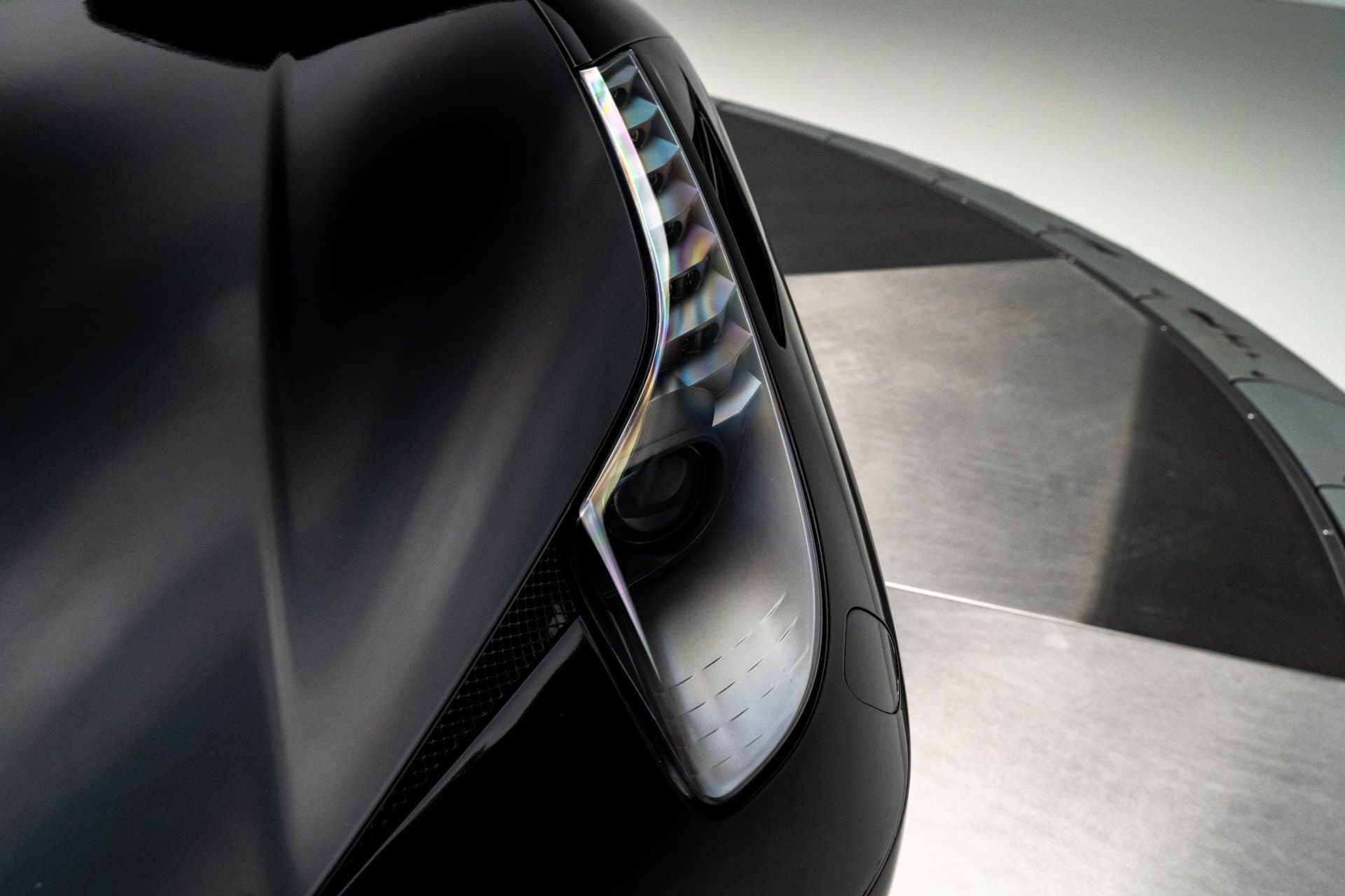 2010 Ferrari 458 Italia thumbnail 6
