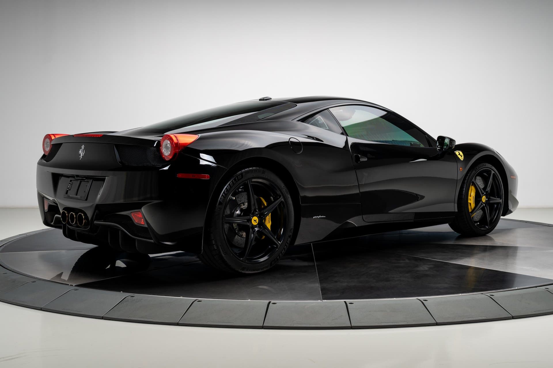 2010 Ferrari 458 Italia thumbnail 8