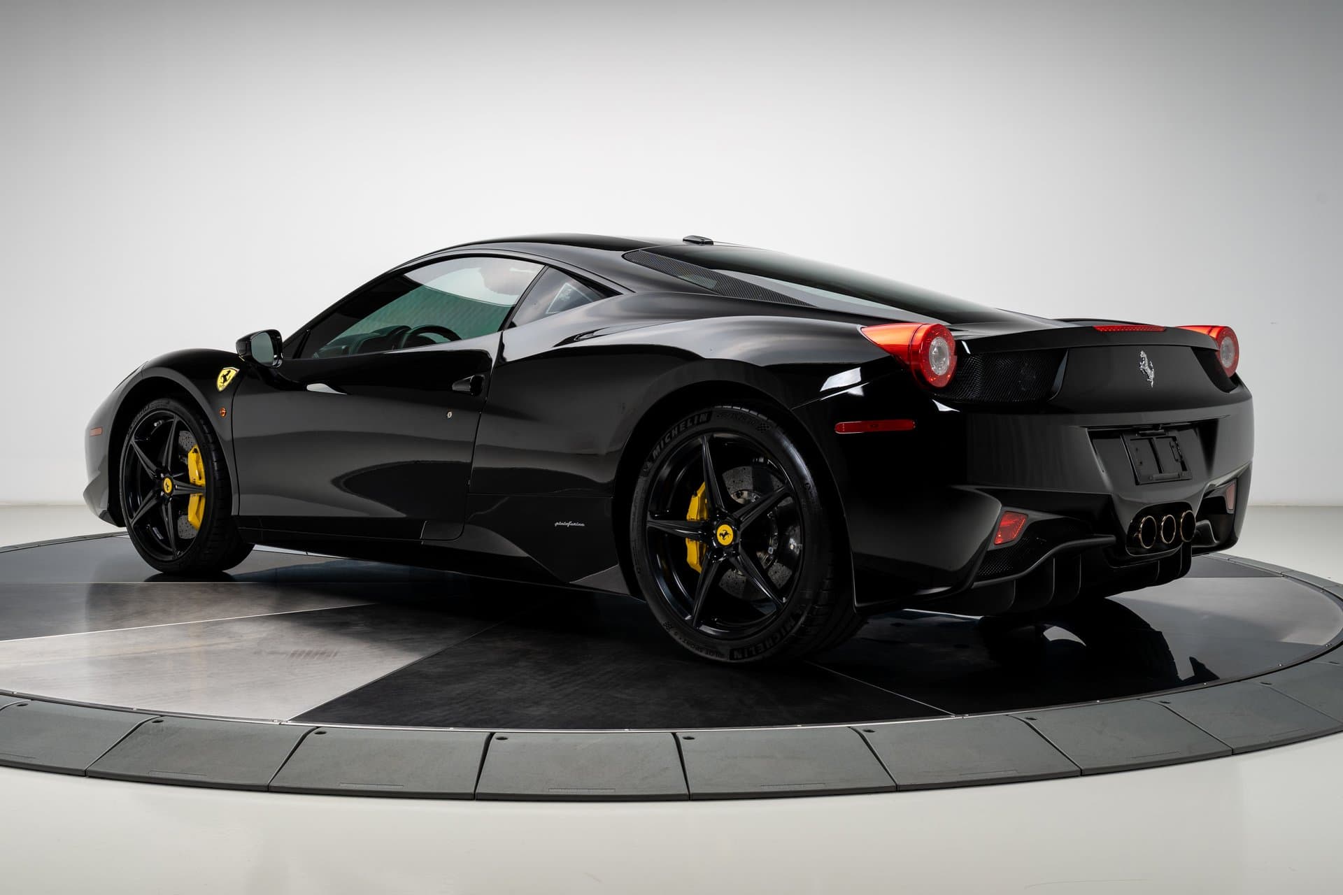 2010 Ferrari 458 Italia thumbnail 9