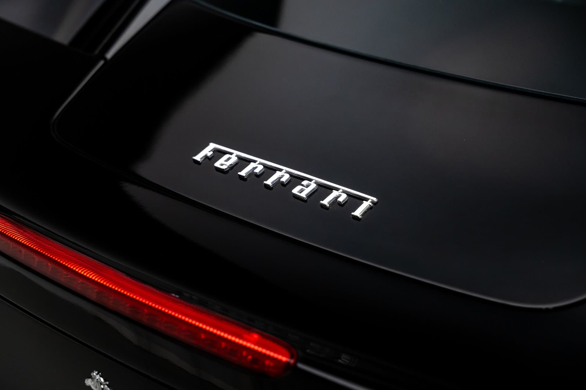2010 Ferrari 458 Italia thumbnail 10