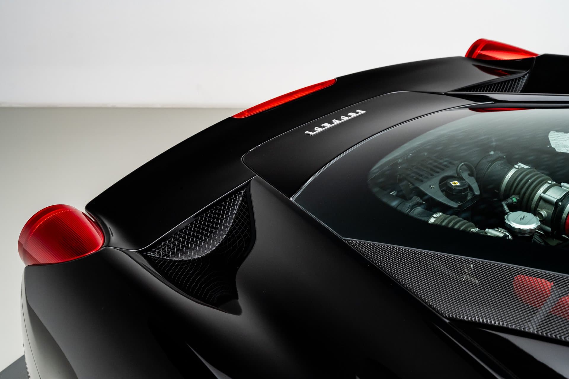 2010 Ferrari 458 Italia thumbnail 11