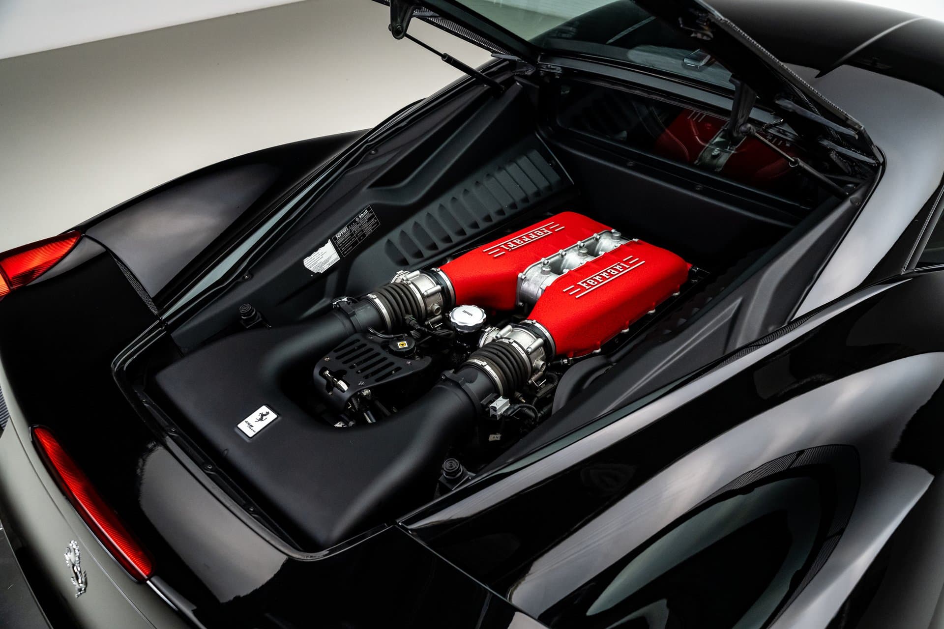 2010 Ferrari 458 Italia thumbnail 13