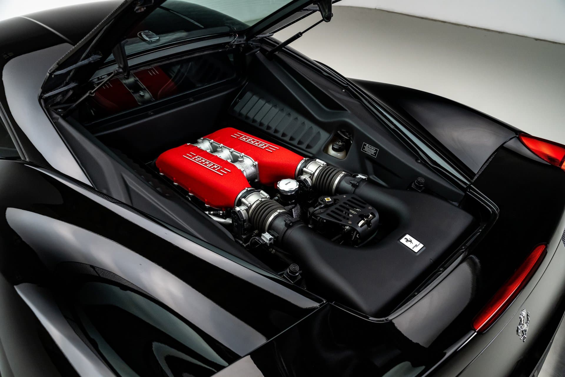 2010 Ferrari 458 Italia thumbnail 14