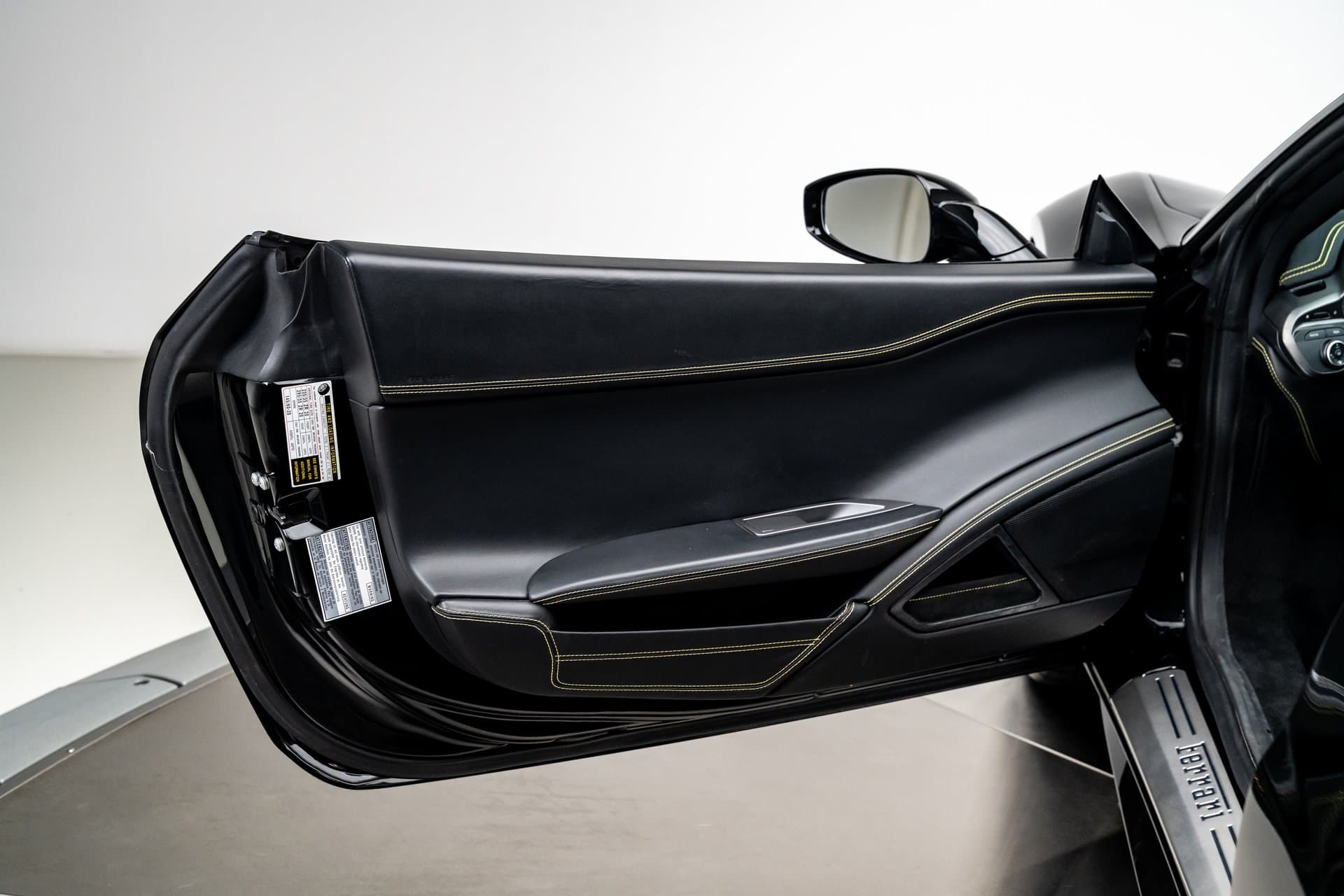 2010 Ferrari 458 Italia thumbnail 18