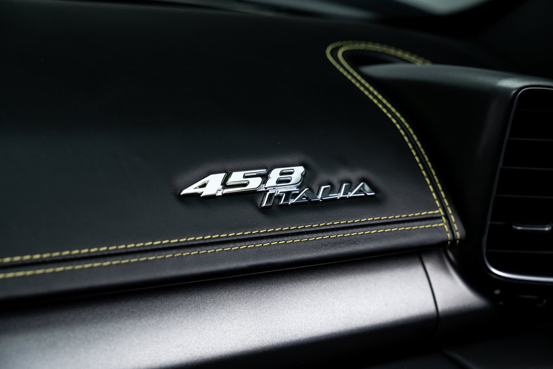 2010 Ferrari 458 Italia thumbnail 24