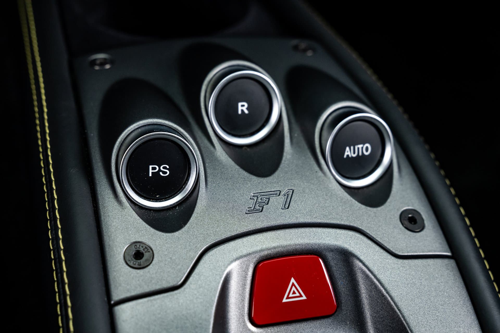 2010 Ferrari 458 Italia thumbnail 25
