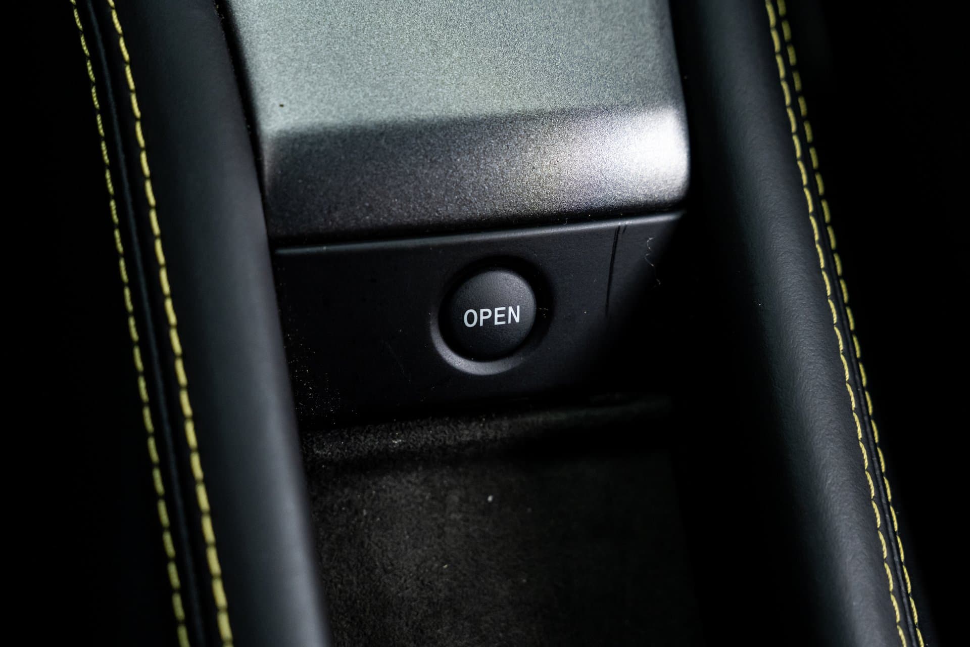 2010 Ferrari 458 Italia thumbnail 26