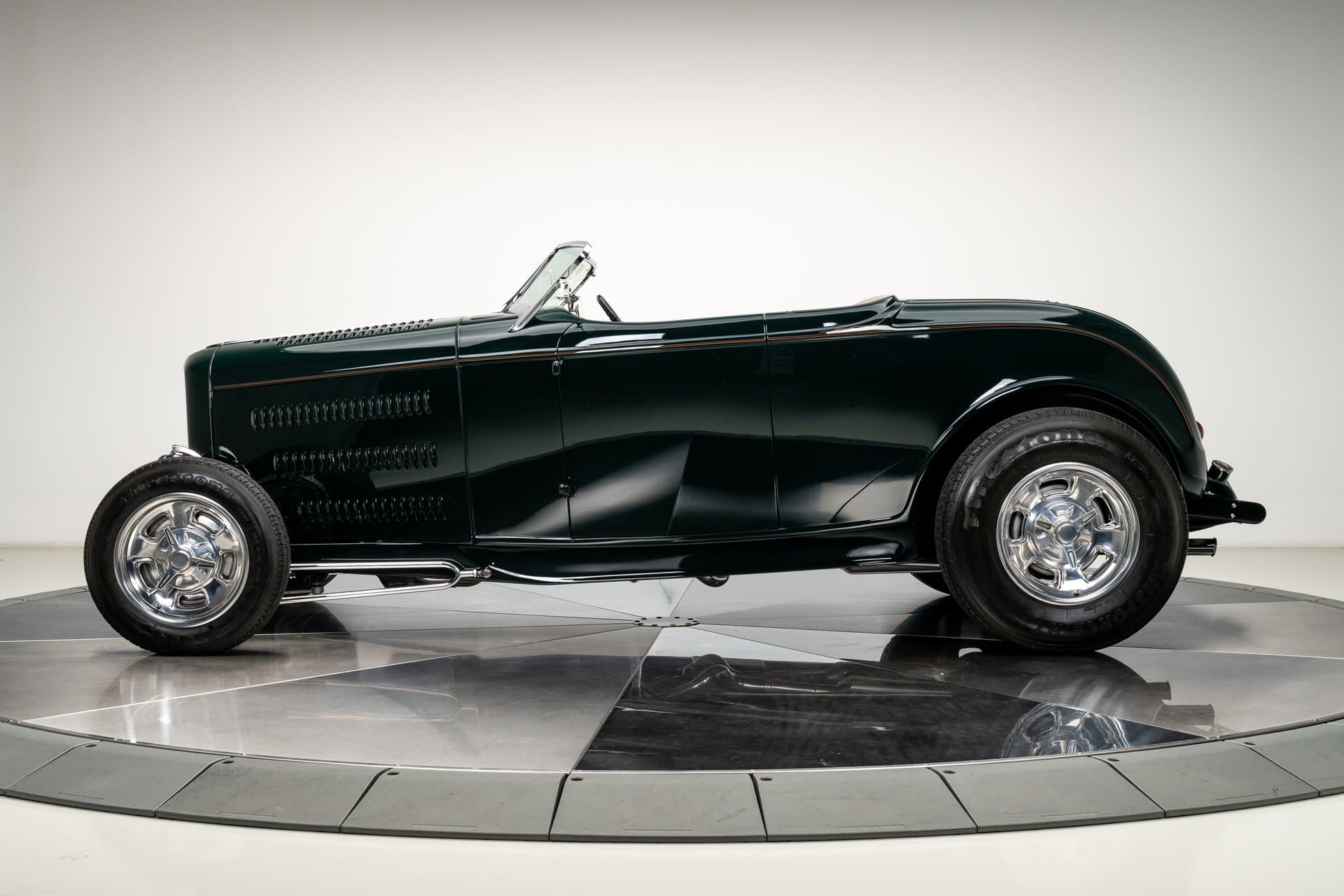 1932 Ford Roadster thumbnail 7