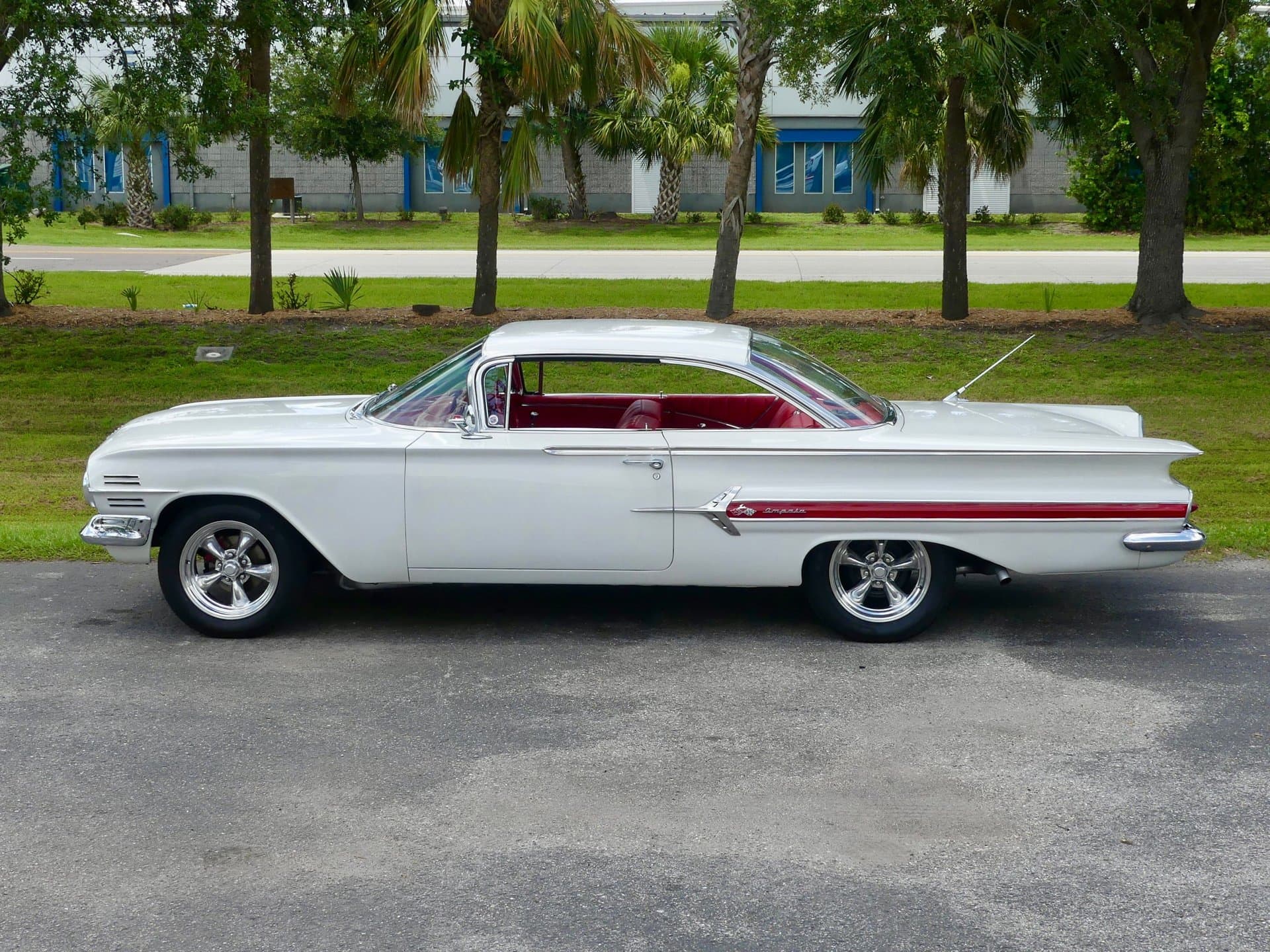1960 Chevrolet Impala Hardtop Sport Coupe RWD thumbnail 3