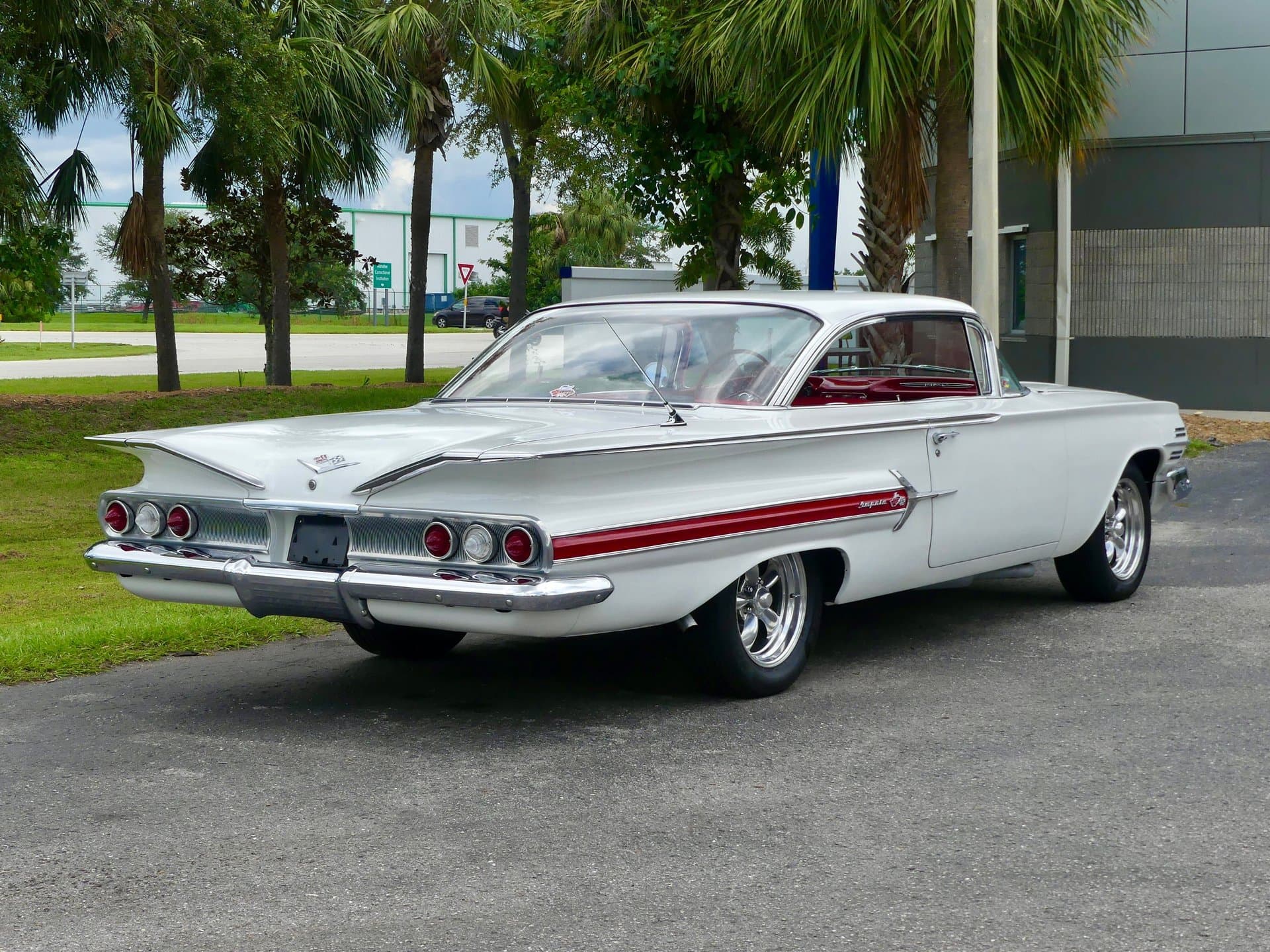 1960 Chevrolet Impala Hardtop Sport Coupe RWD thumbnail 4